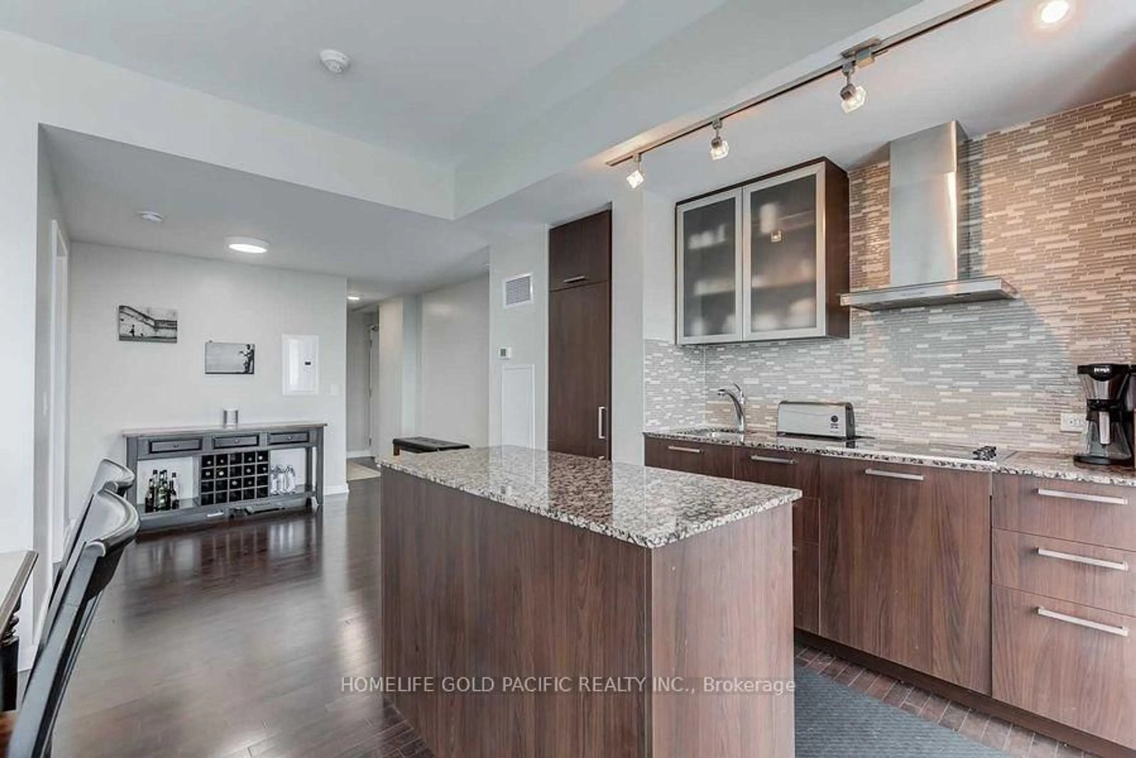 Open concept kitchen, ceramic/tile floor for 14 York St #5208, Toronto Ontario M5J 0B1