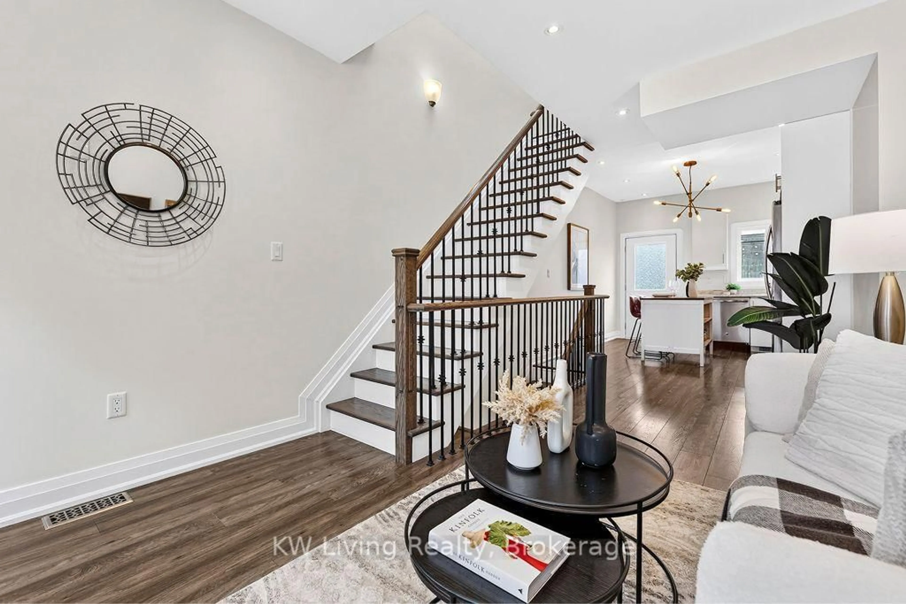Indoor entryway for 90 Mitchell Ave, Toronto Ontario M6J 1B9