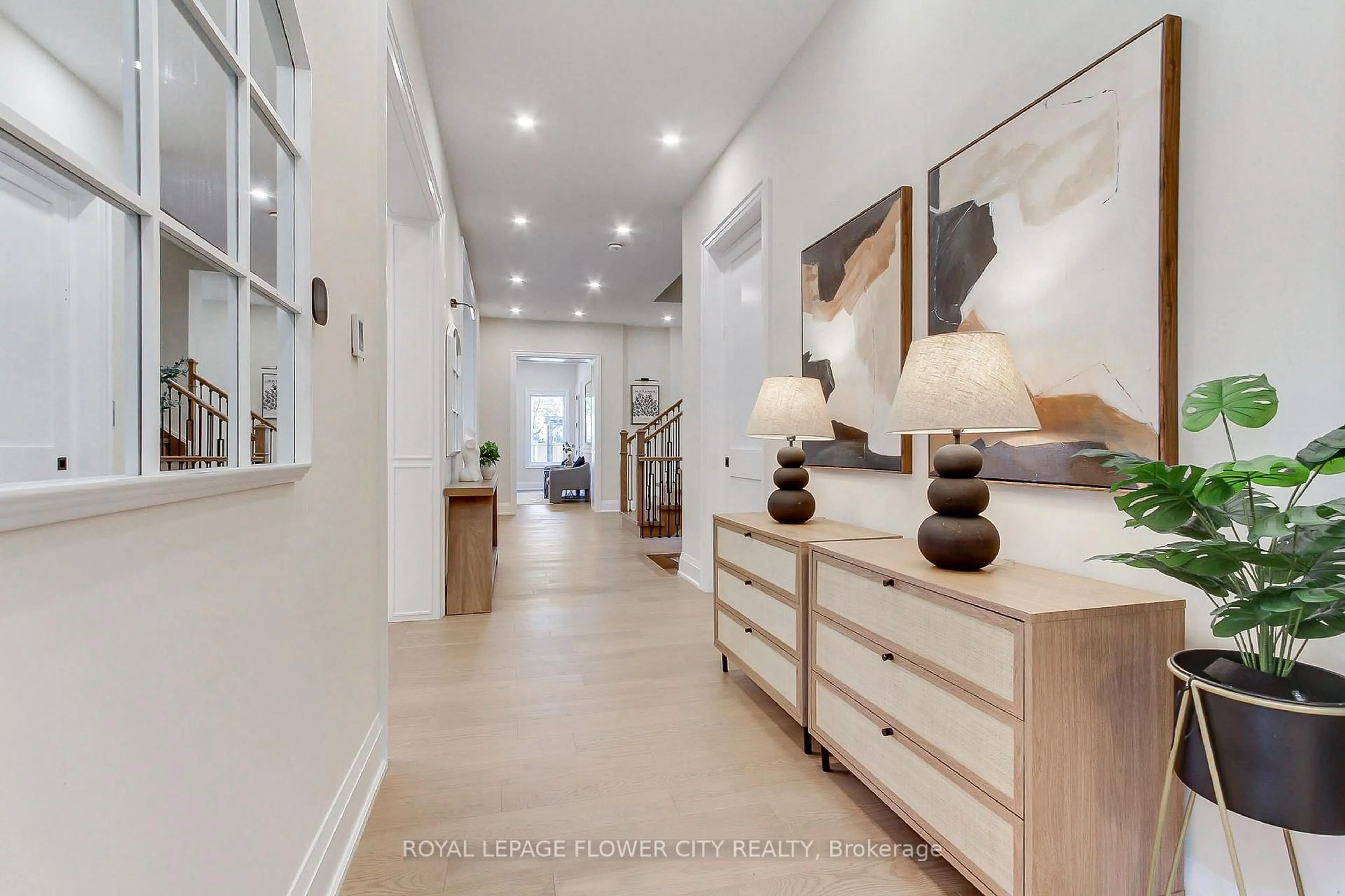 Indoor entryway for 140 Hillmount Ave, Toronto Ontario M6B 1X8