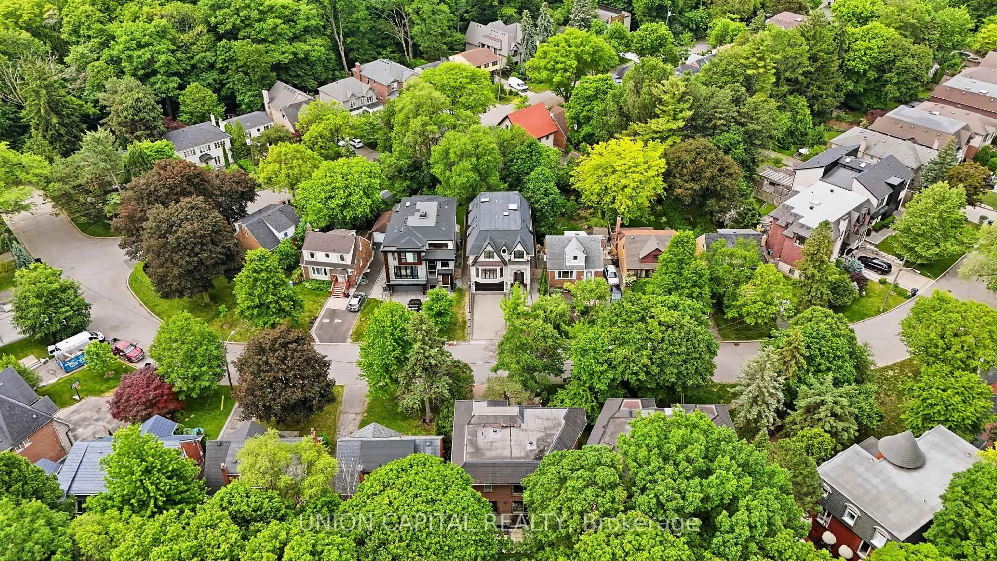 A pic from outside/outdoor area/front of a property/back of a property/a pic from drone, street for 20 Walker Rd, Toronto Ontario M2N 2K3
