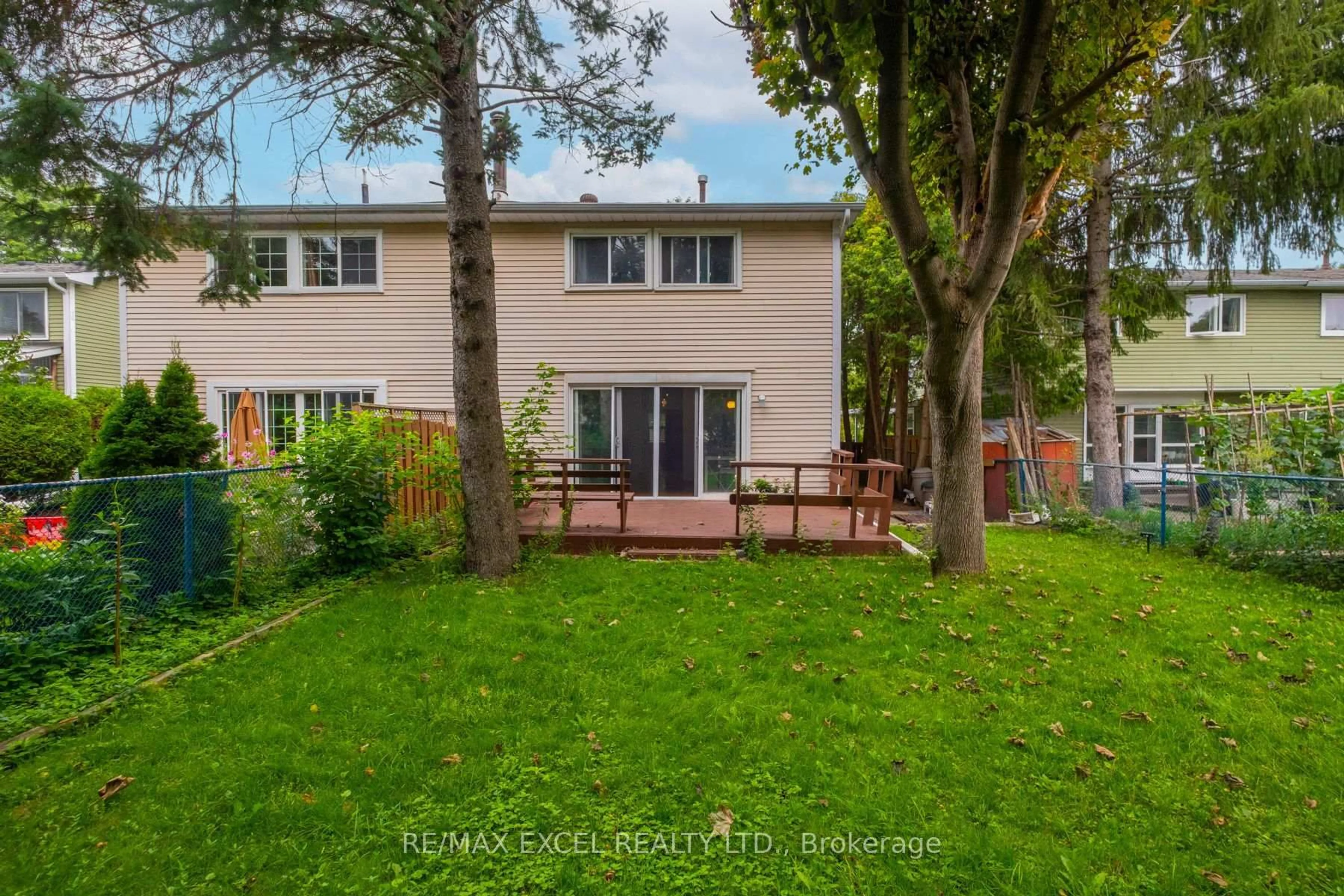 A pic from outside/outdoor area/front of a property/back of a property/a pic from drone, unknown for 68 Applegate Cres, Toronto Ontario M2H 2R4