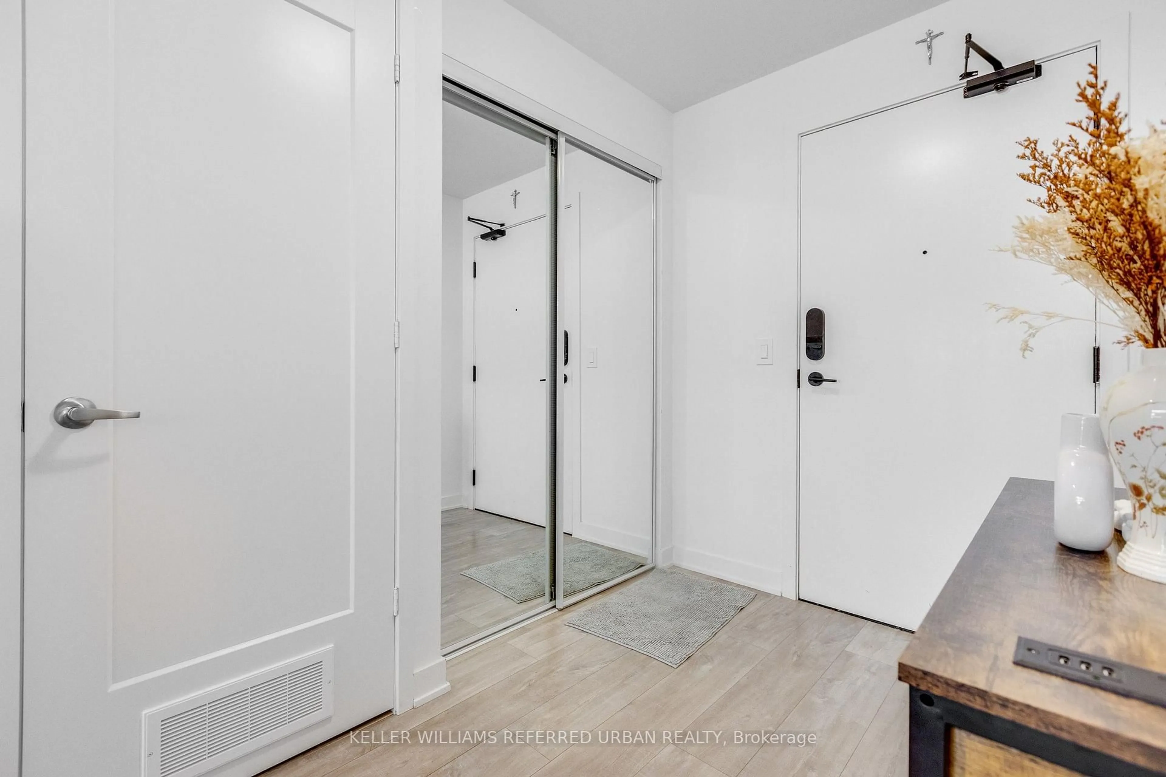Indoor entryway for 135 Lower Sherbourne St #1635, Toronto Ontario M5A 1Y4