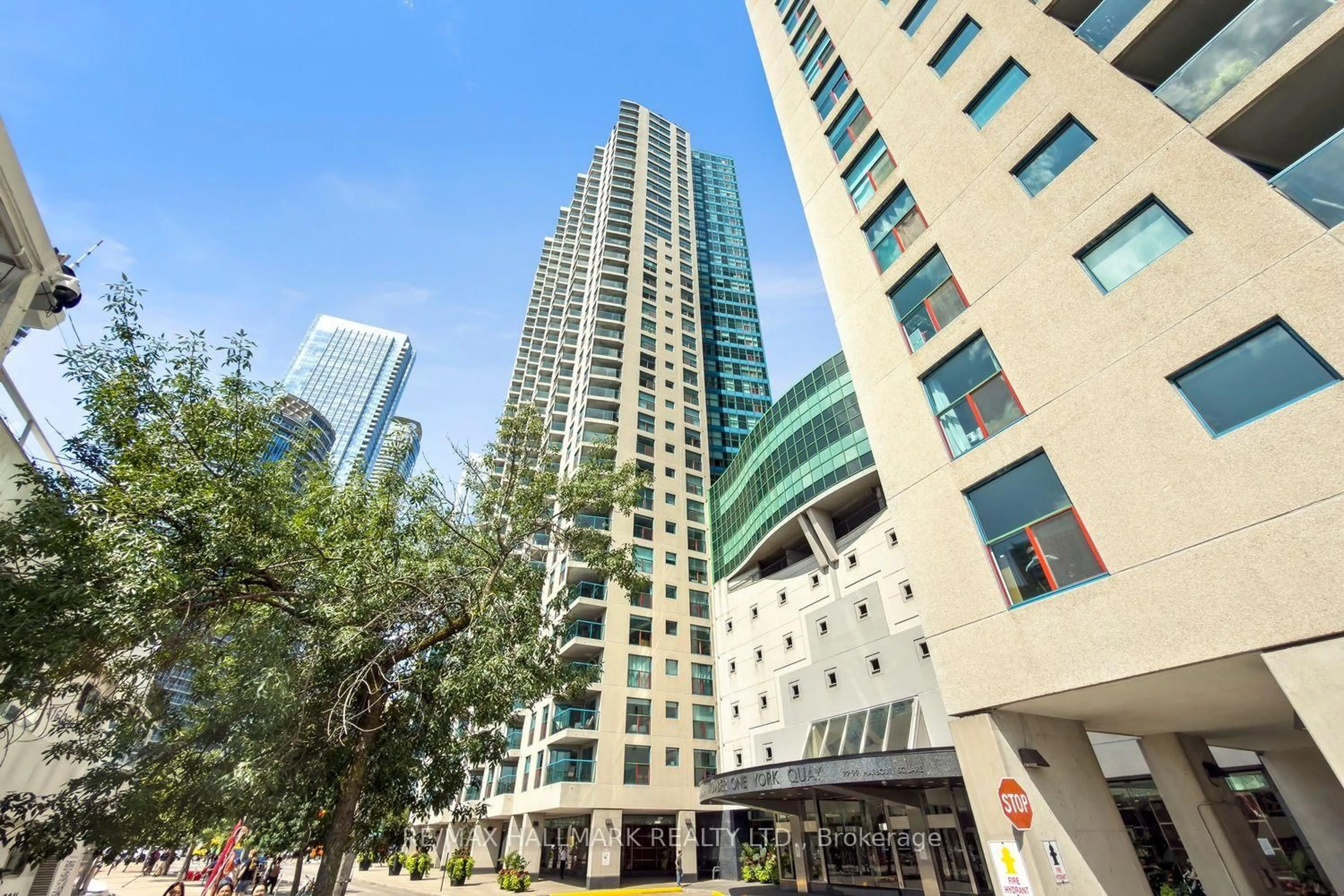 Indoor foyer for 77 Harbour Sq #504, Toronto Ontario M5J 2S2