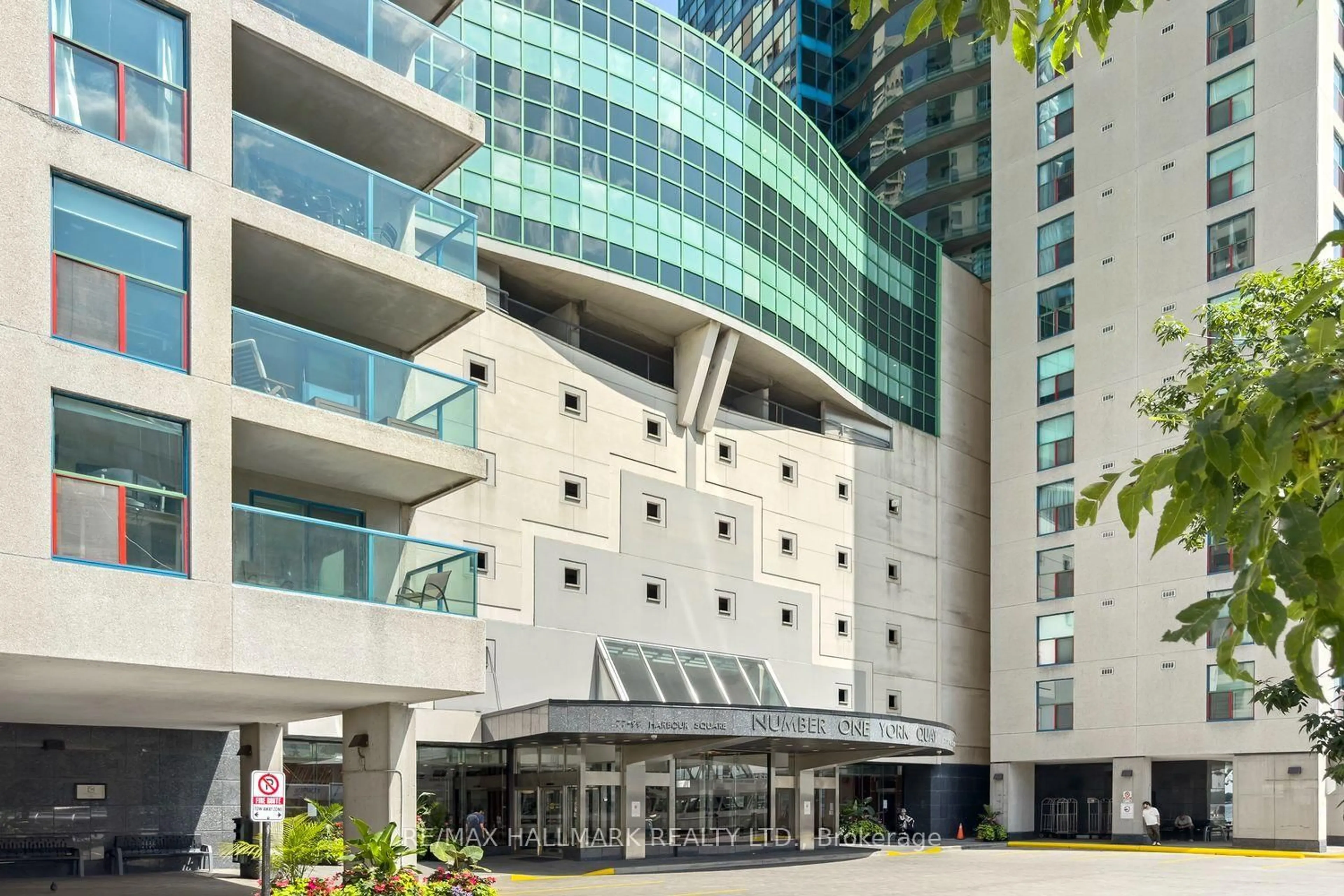 Indoor foyer for 77 Harbour Sq #504, Toronto Ontario M5J 2S2