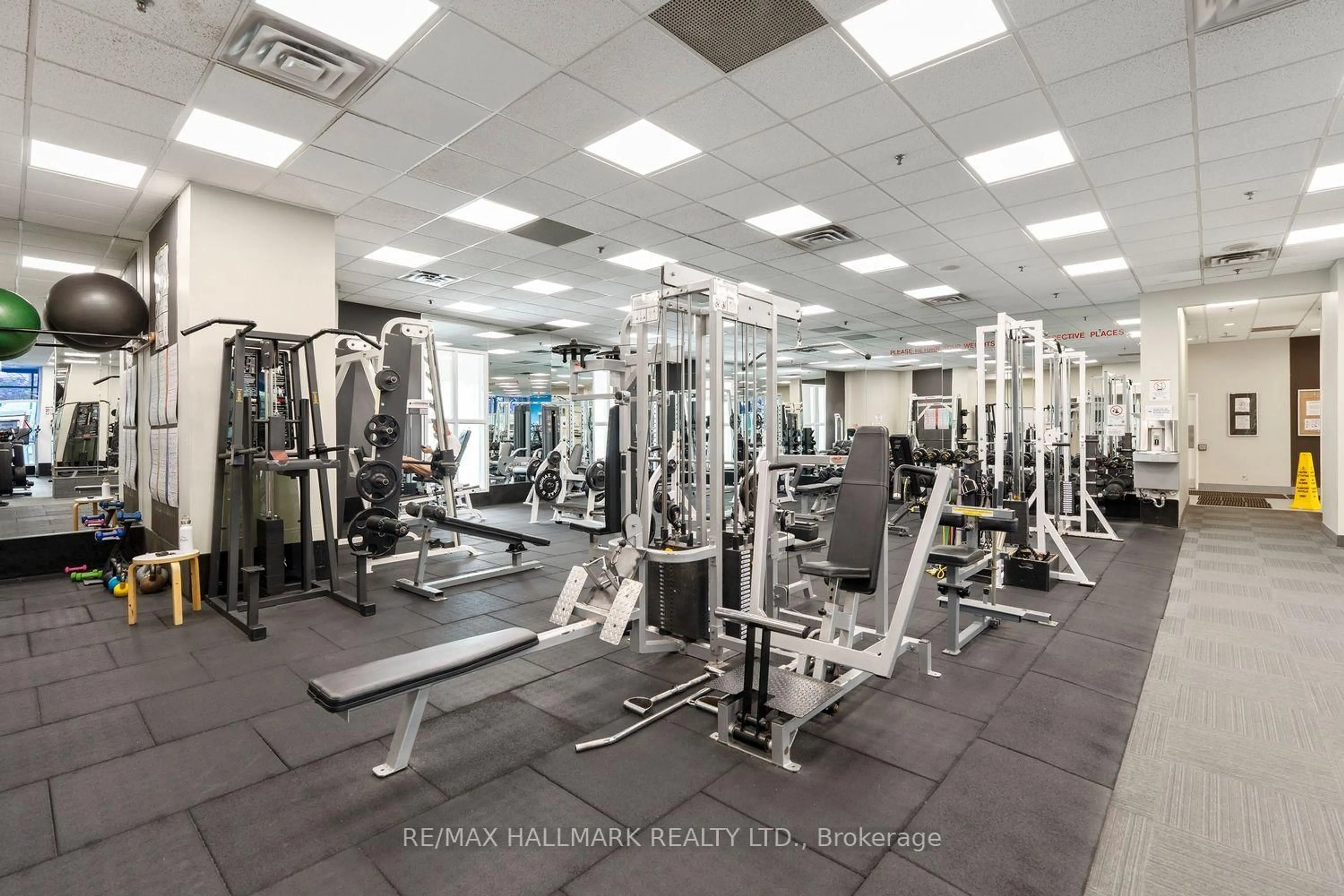 Gym or fitness room for 77 Harbour Sq #504, Toronto Ontario M5J 2S2