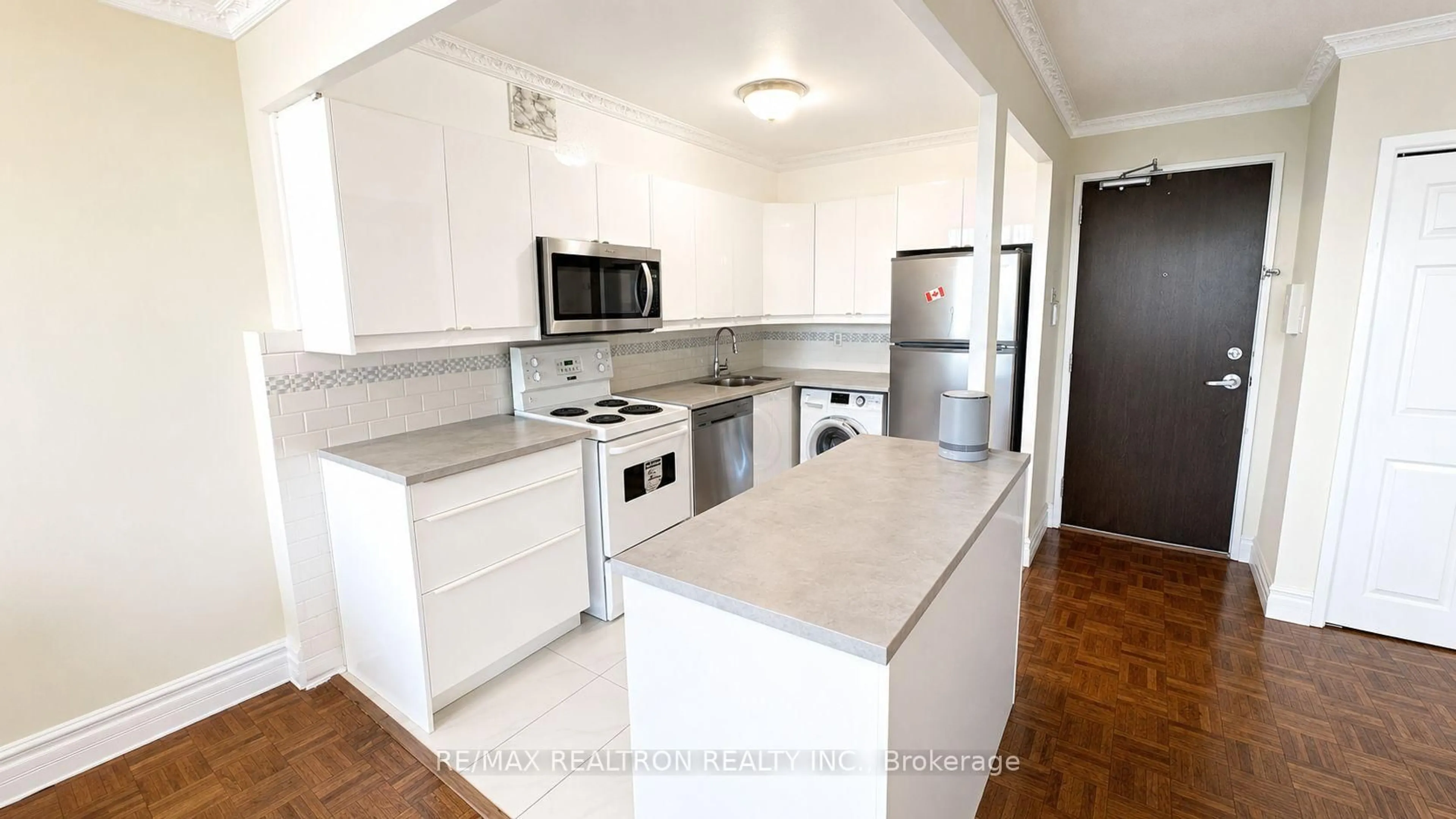 Standard kitchen, wood/laminate floor for 5949 Yonge St #304, Toronto Ontario M2M 3V8