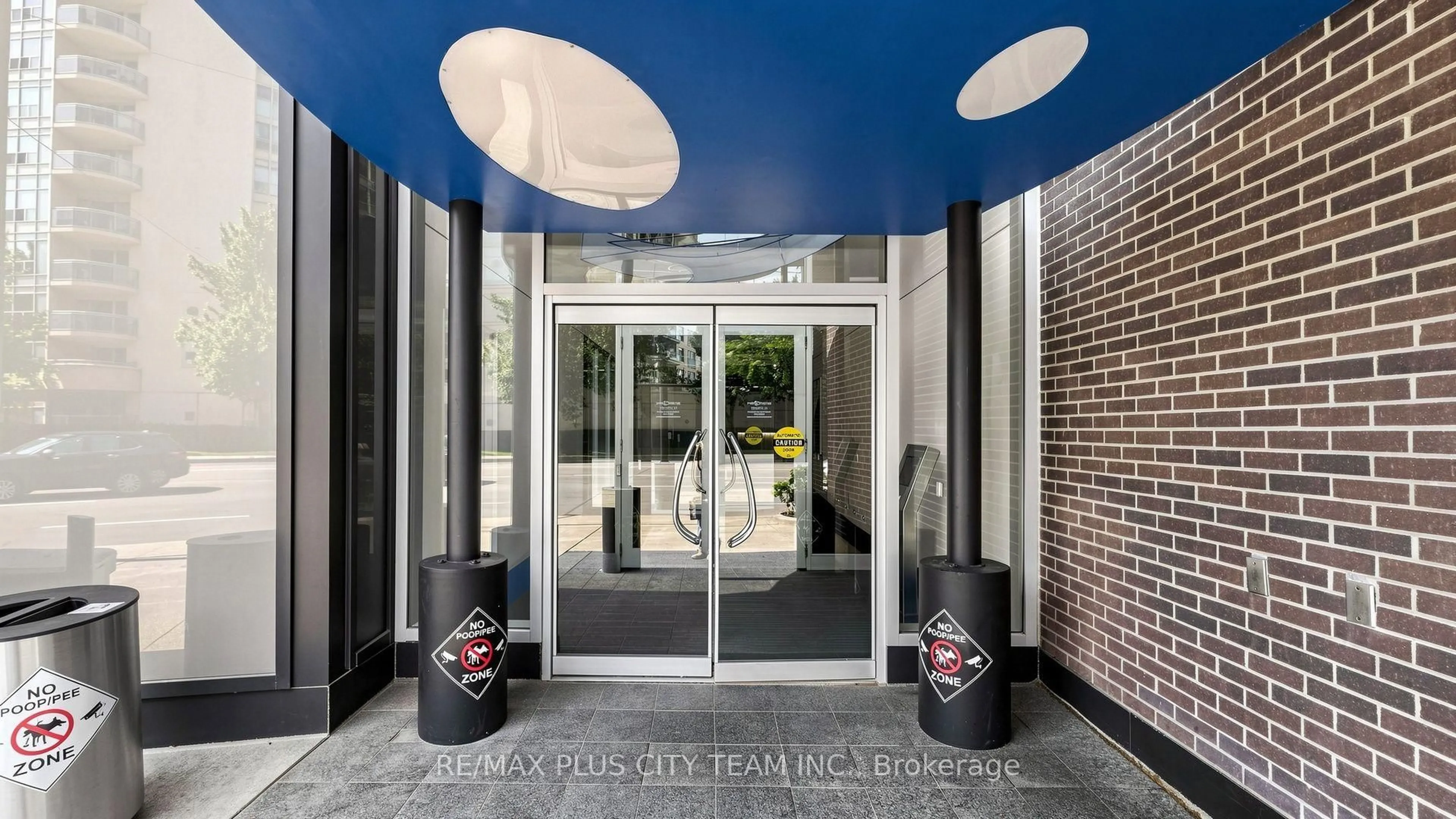 Indoor foyer for 38 Dan Leckie Way #1103, Toronto Ontario M5V 2V6