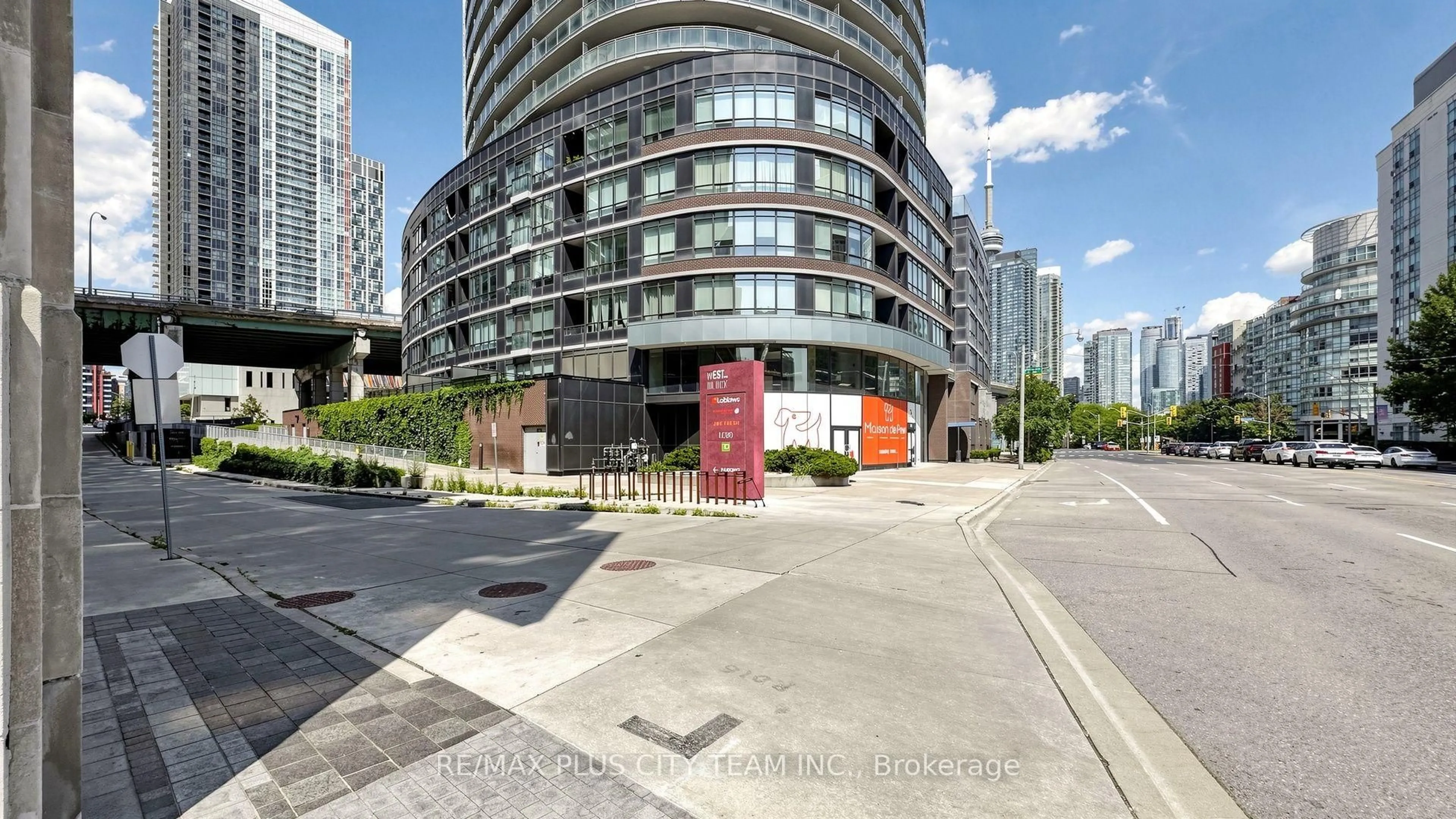 A pic from outside/outdoor area/front of a property/back of a property/a pic from drone, street for 38 Dan Leckie Way #1103, Toronto Ontario M5V 2V6