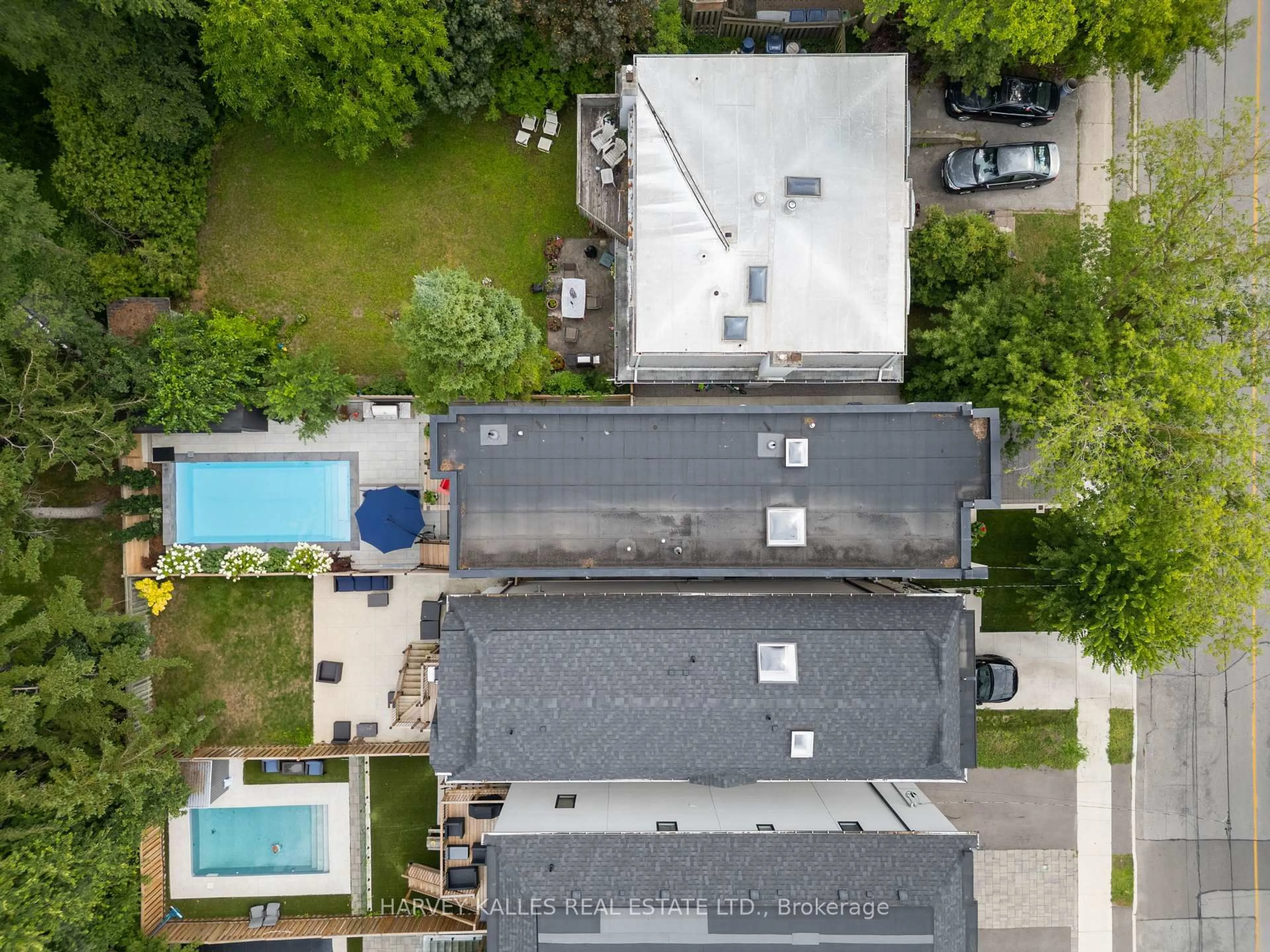 A pic from outside/outdoor area/front of a property/back of a property/a pic from drone, unknown for 84 Florence Ave, Toronto Ontario M2N 1G3