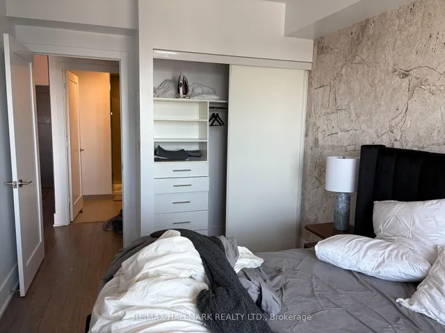 300 Front St #3513, Toronto 5