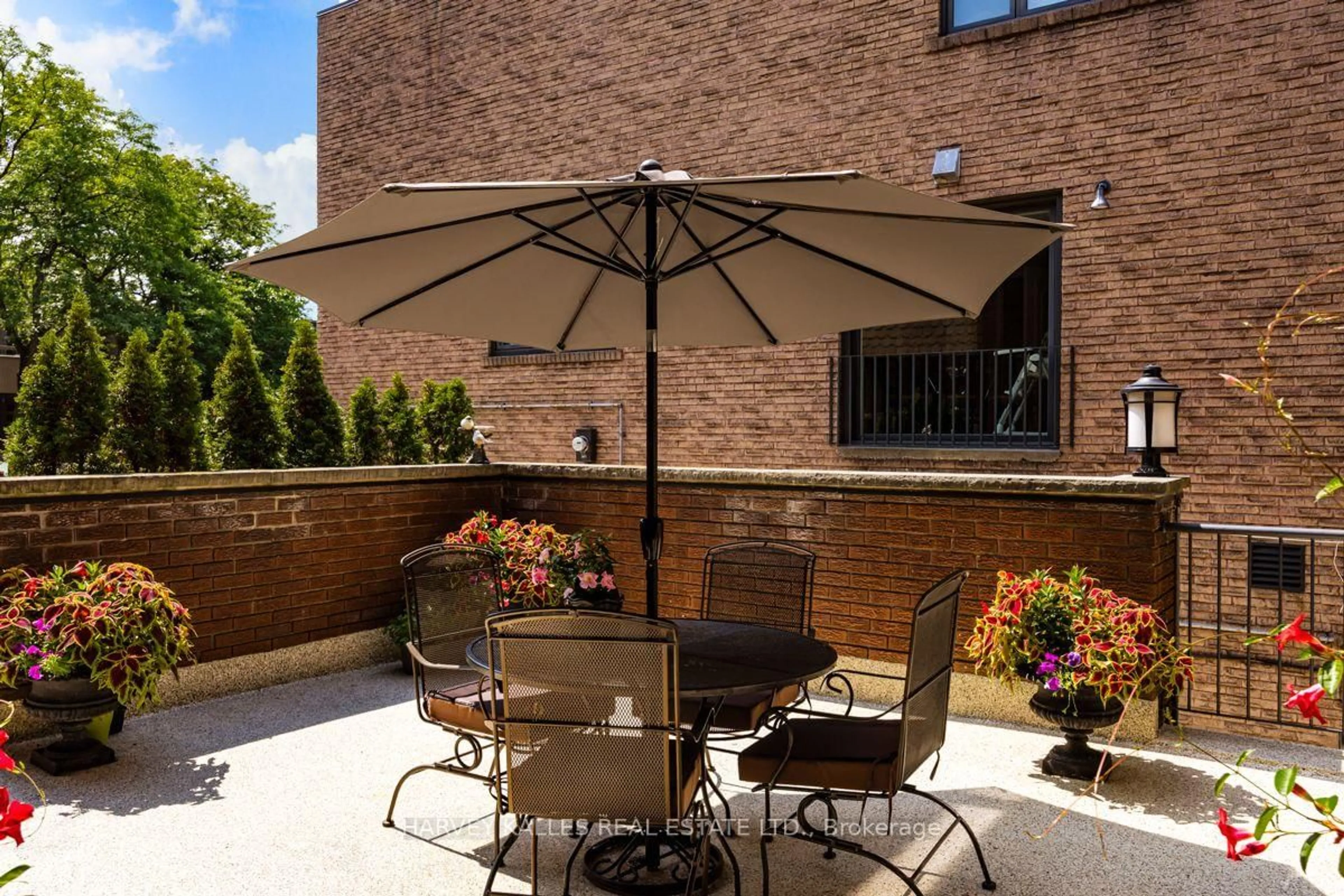 Patio, street for 92 Prue Ave, Toronto Ontario M6B 1R5
