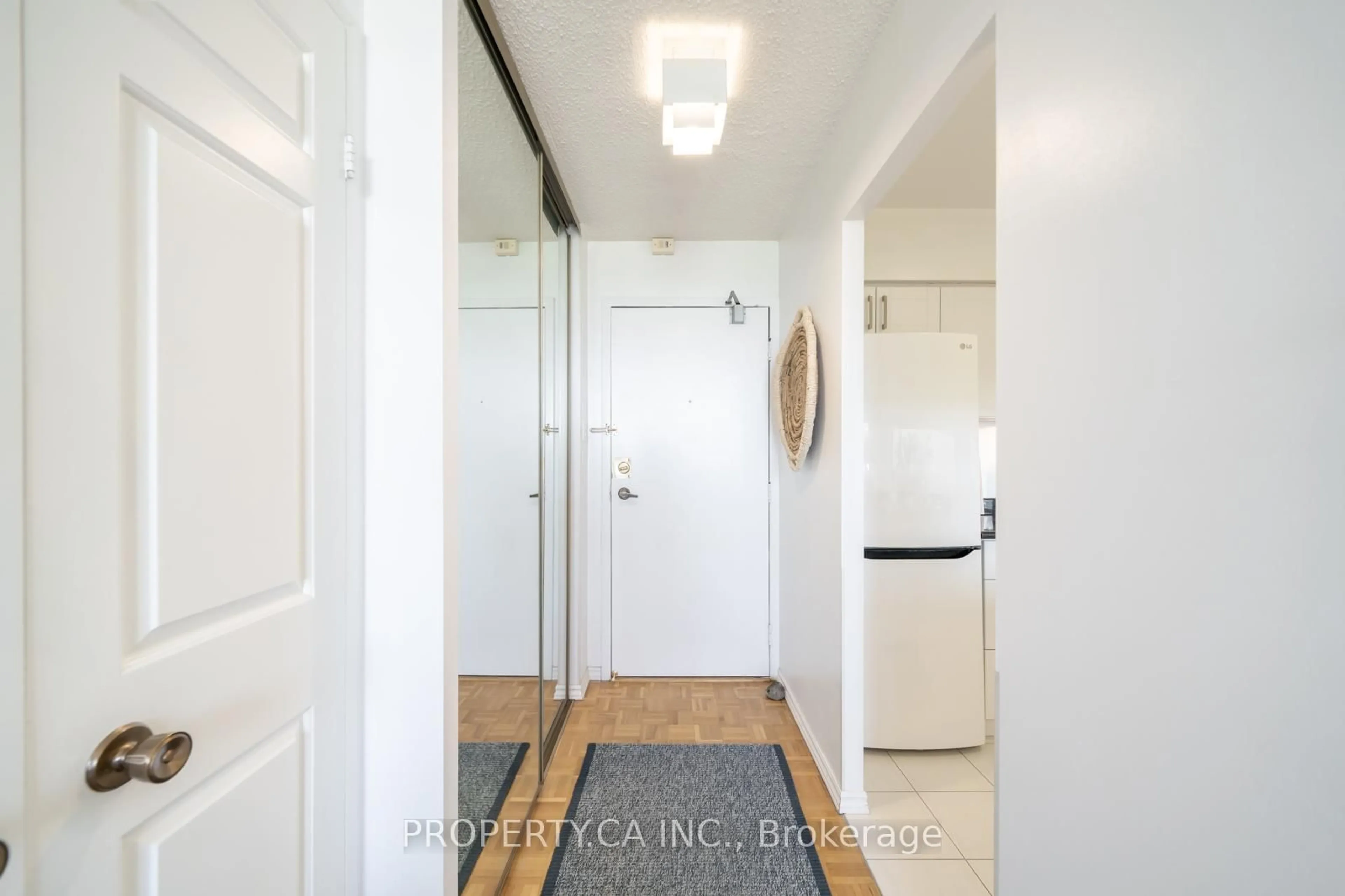 Indoor entryway for 80 St Patrick St #914, Toronto Ontario M5T 2X6