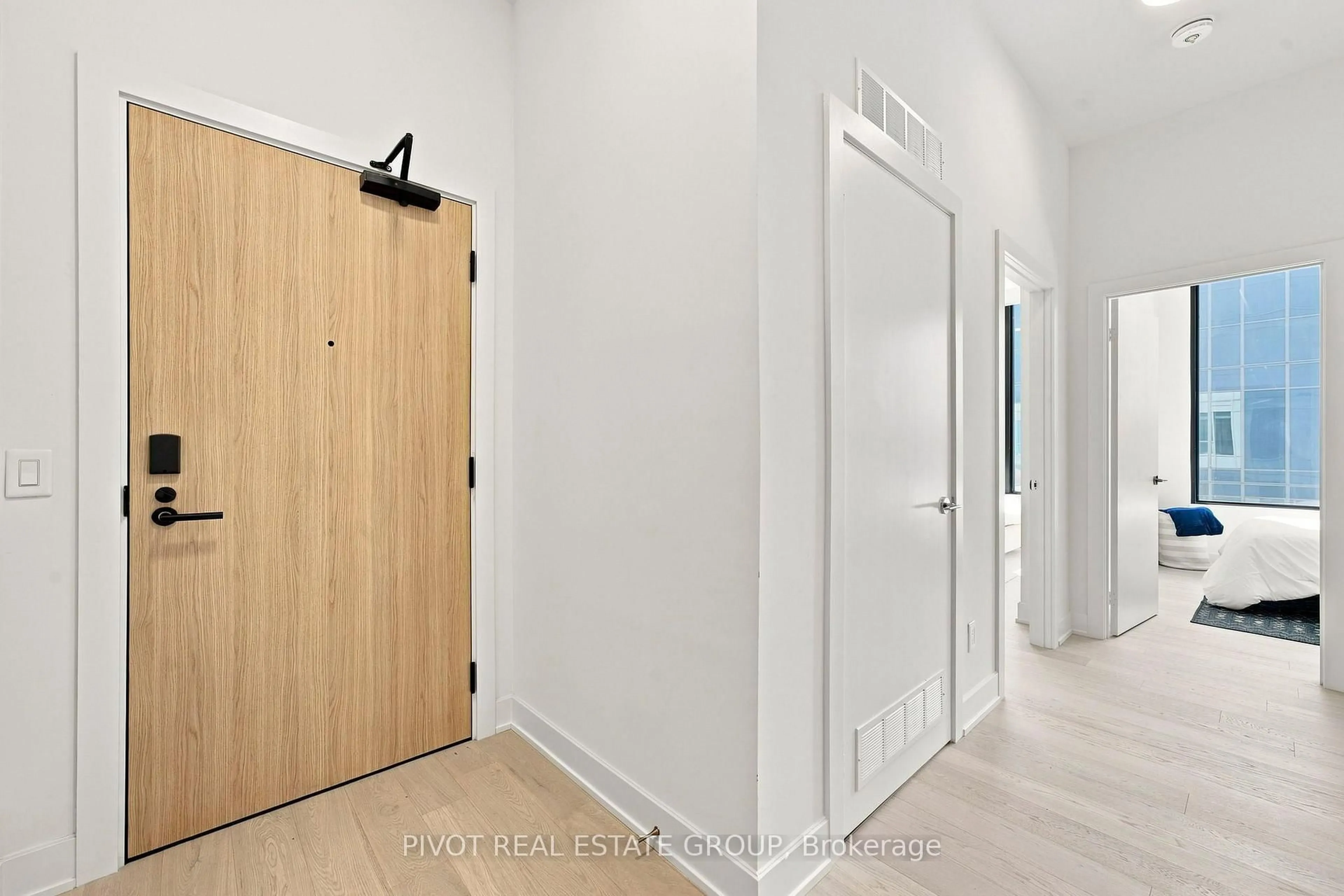 Indoor entryway for 15 Mercer St #4502, Toronto Ontario M5V 0T8