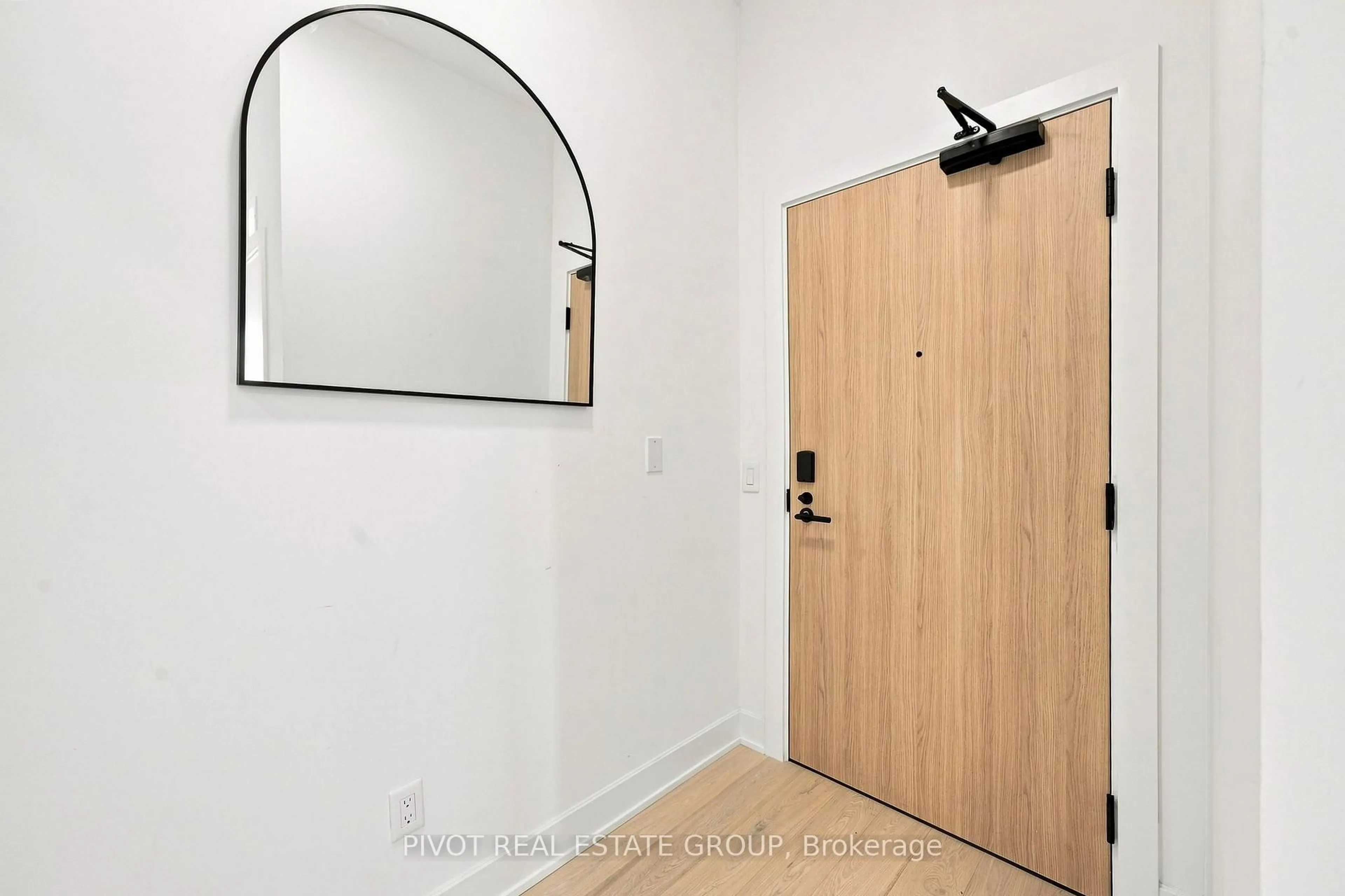 Indoor entryway for 15 Mercer St #4502, Toronto Ontario M5V 0T8