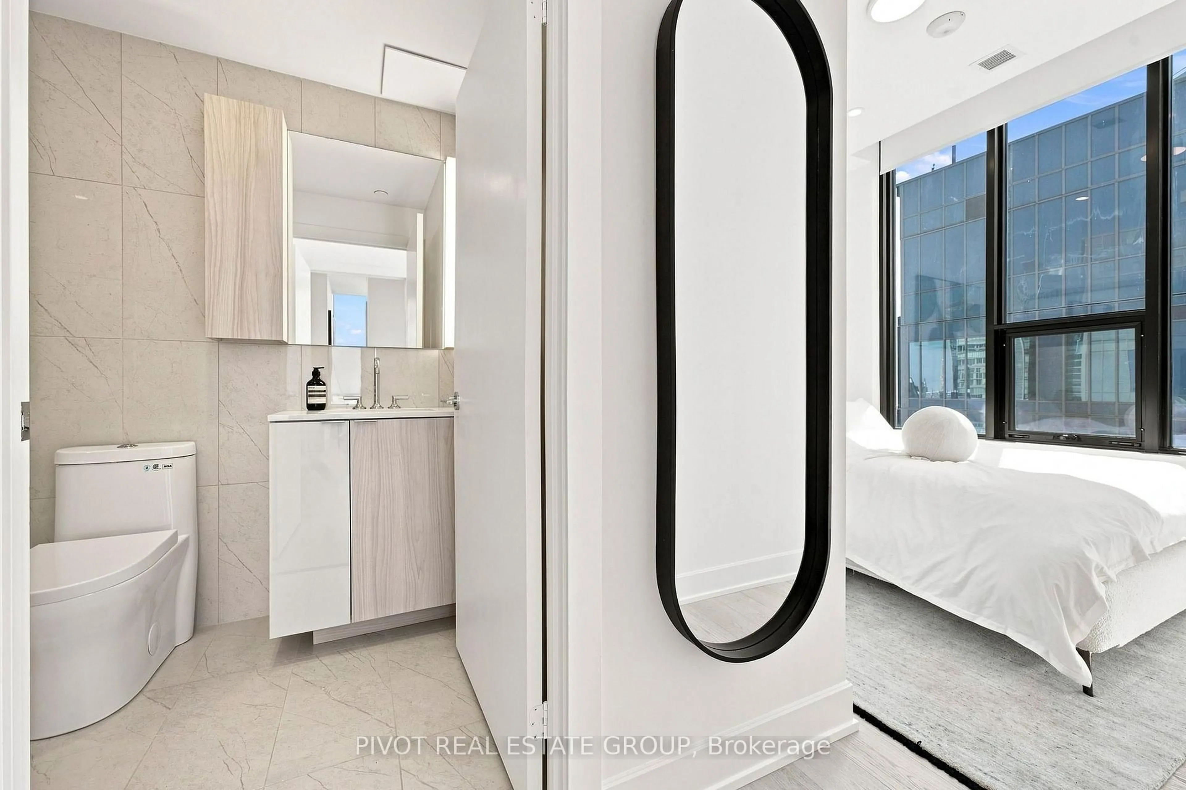 Contemporary bathroom, ceramic/tile floor for 15 Mercer St #4502, Toronto Ontario M5V 0T8