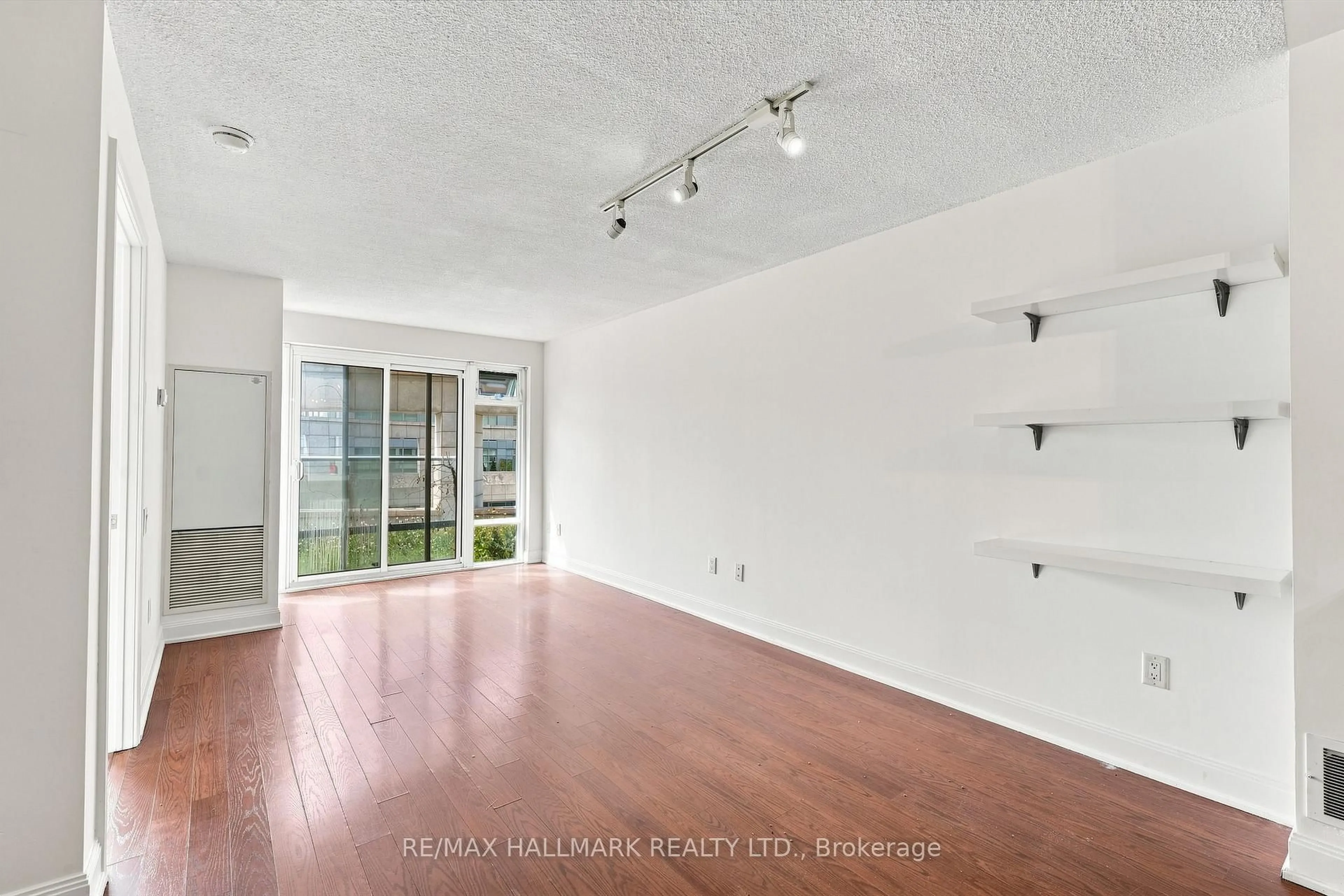 A pic of a room for 2191 Yonge St #403, Toronto Ontario M4S 3H8