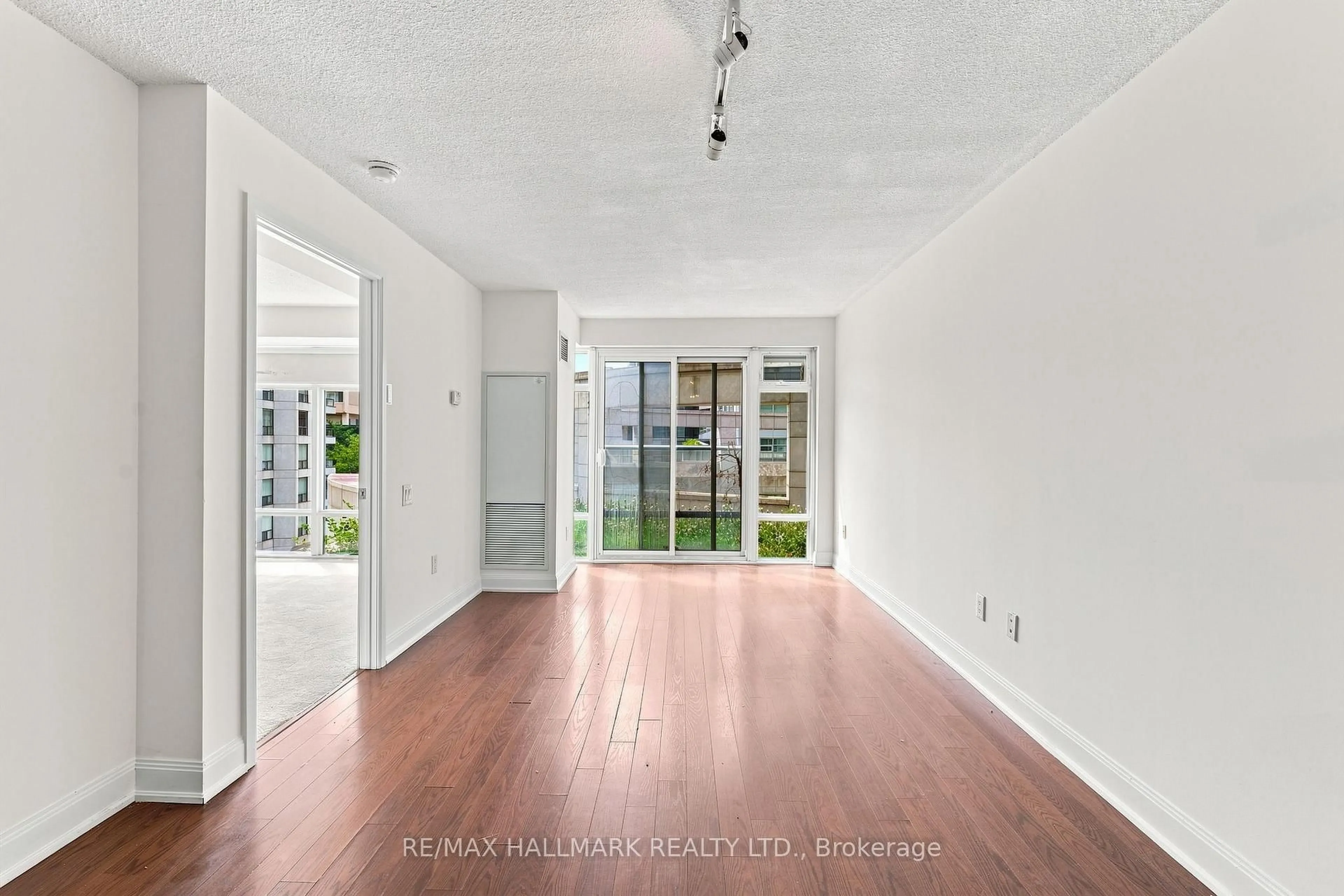 Indoor entryway for 2191 Yonge St #403, Toronto Ontario M4S 3H8