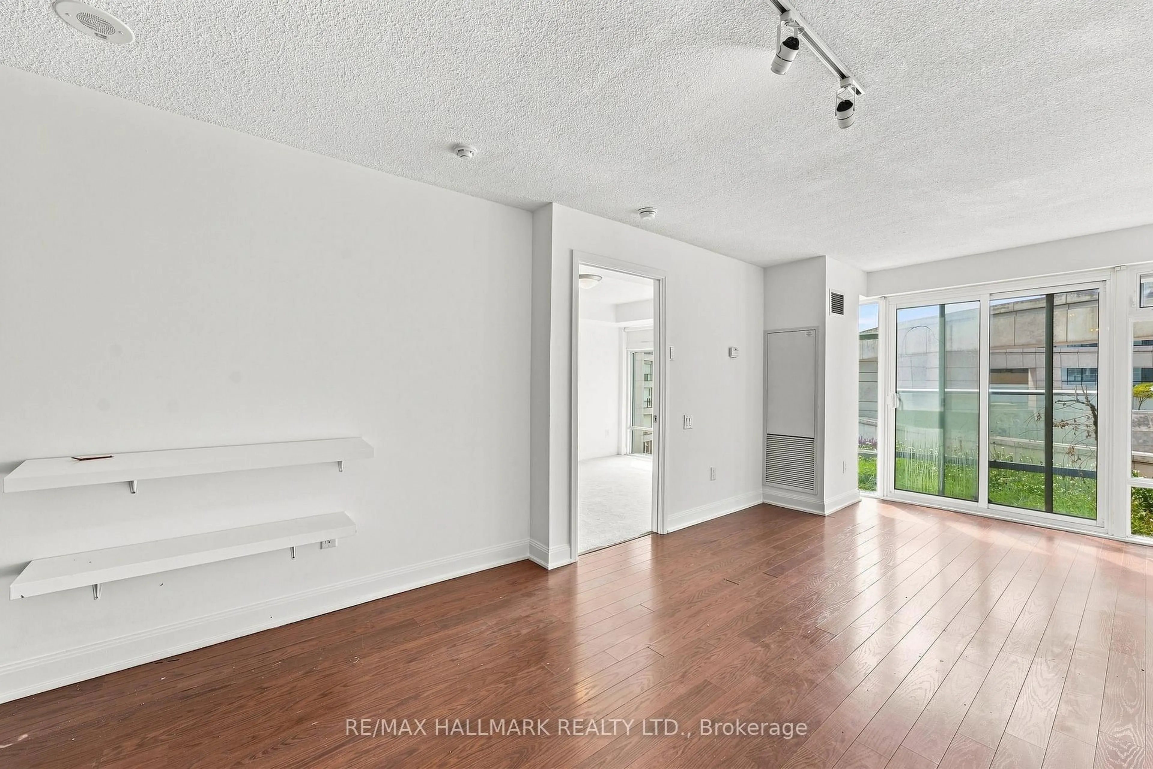 A pic of a room for 2191 Yonge St #403, Toronto Ontario M4S 3H8