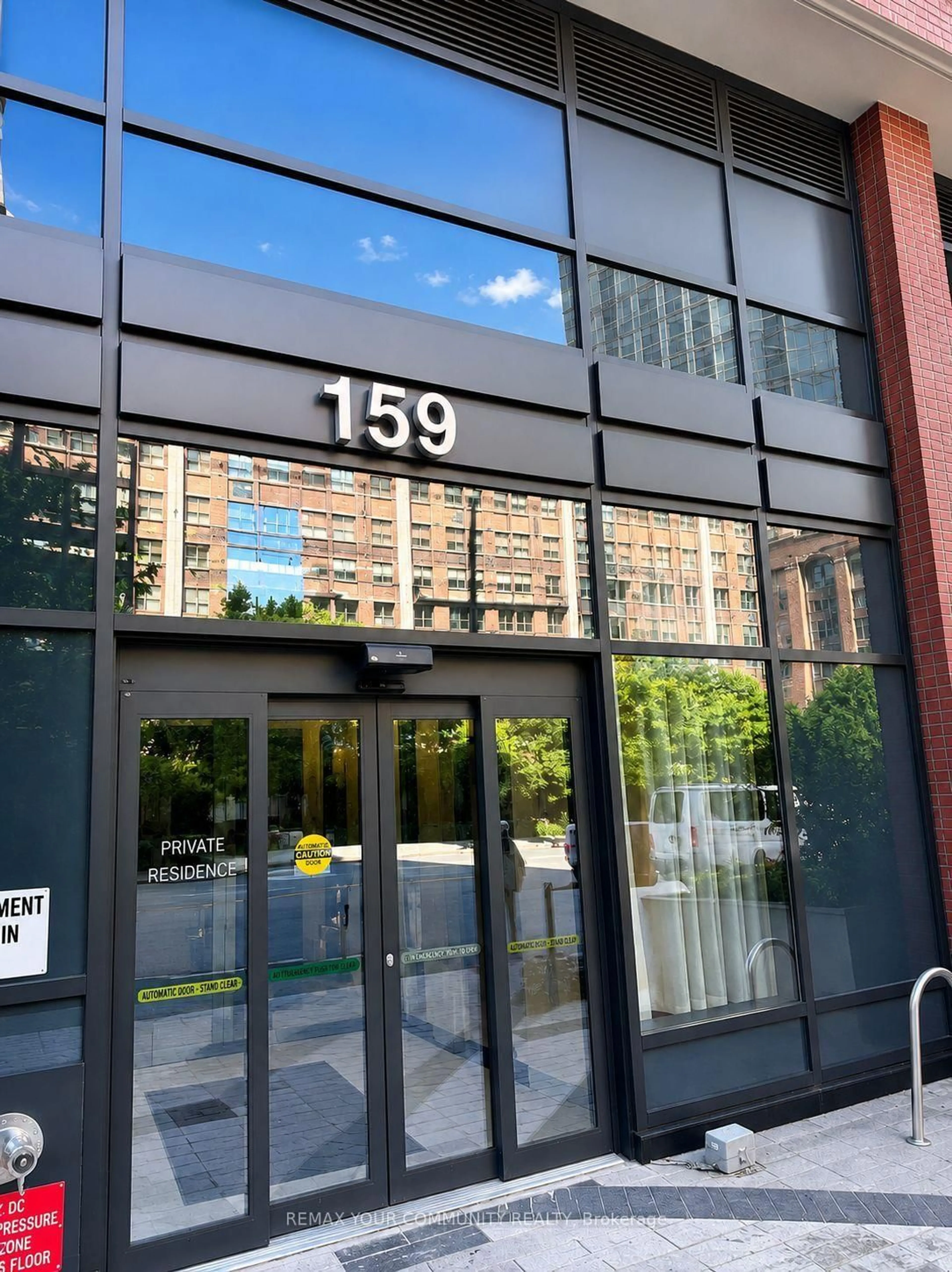 Indoor foyer for 159 Wellesley St #404, Toronto Ontario M4Y 0H5