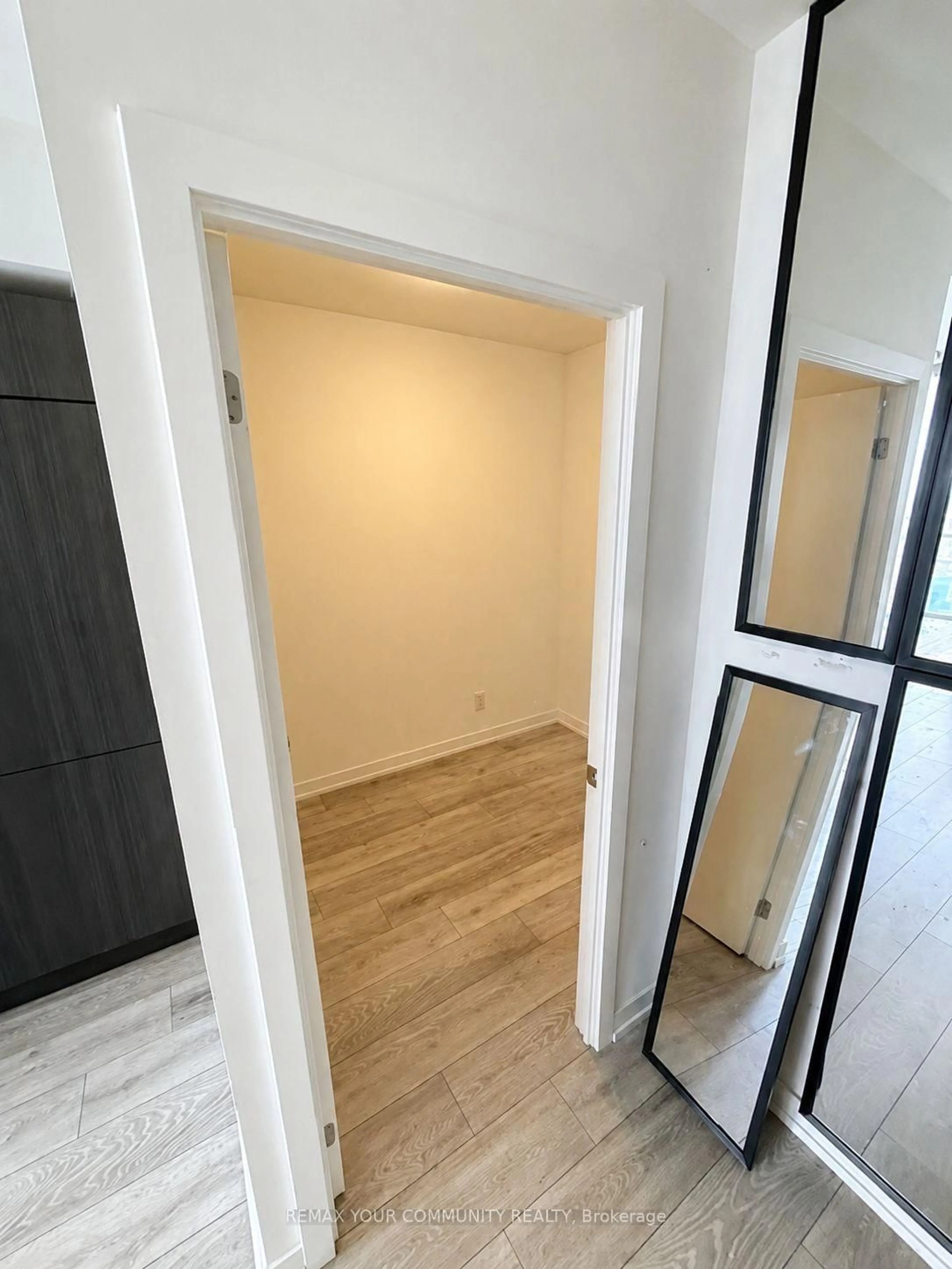 Unknown for 159 Wellesley St #404, Toronto Ontario M4Y 0H5