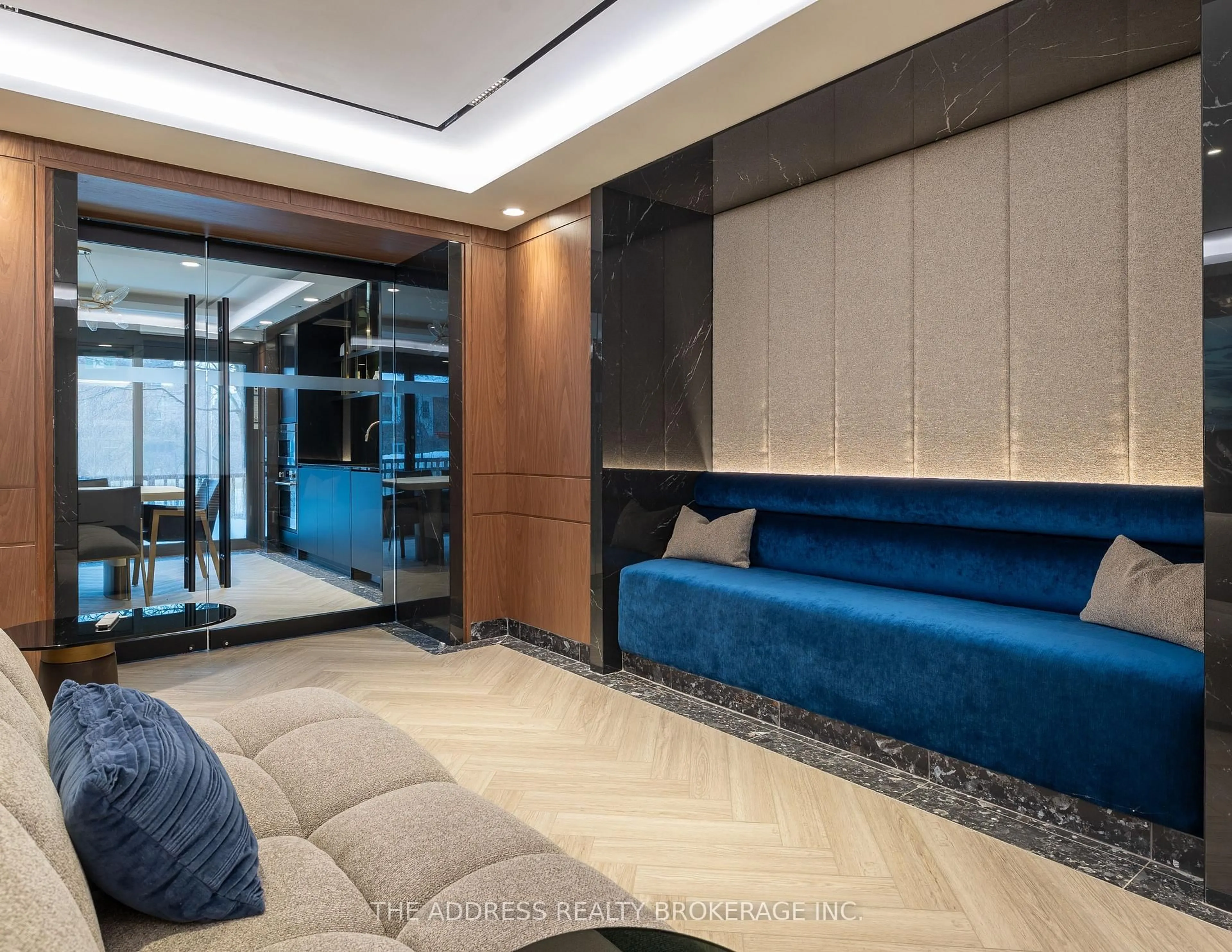 Indoor foyer for 6 Greenbriar Rd #611, Toronto Ontario M2K 0H6