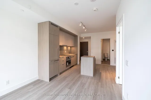 6 Greenbriar Rd #327, Toronto 5