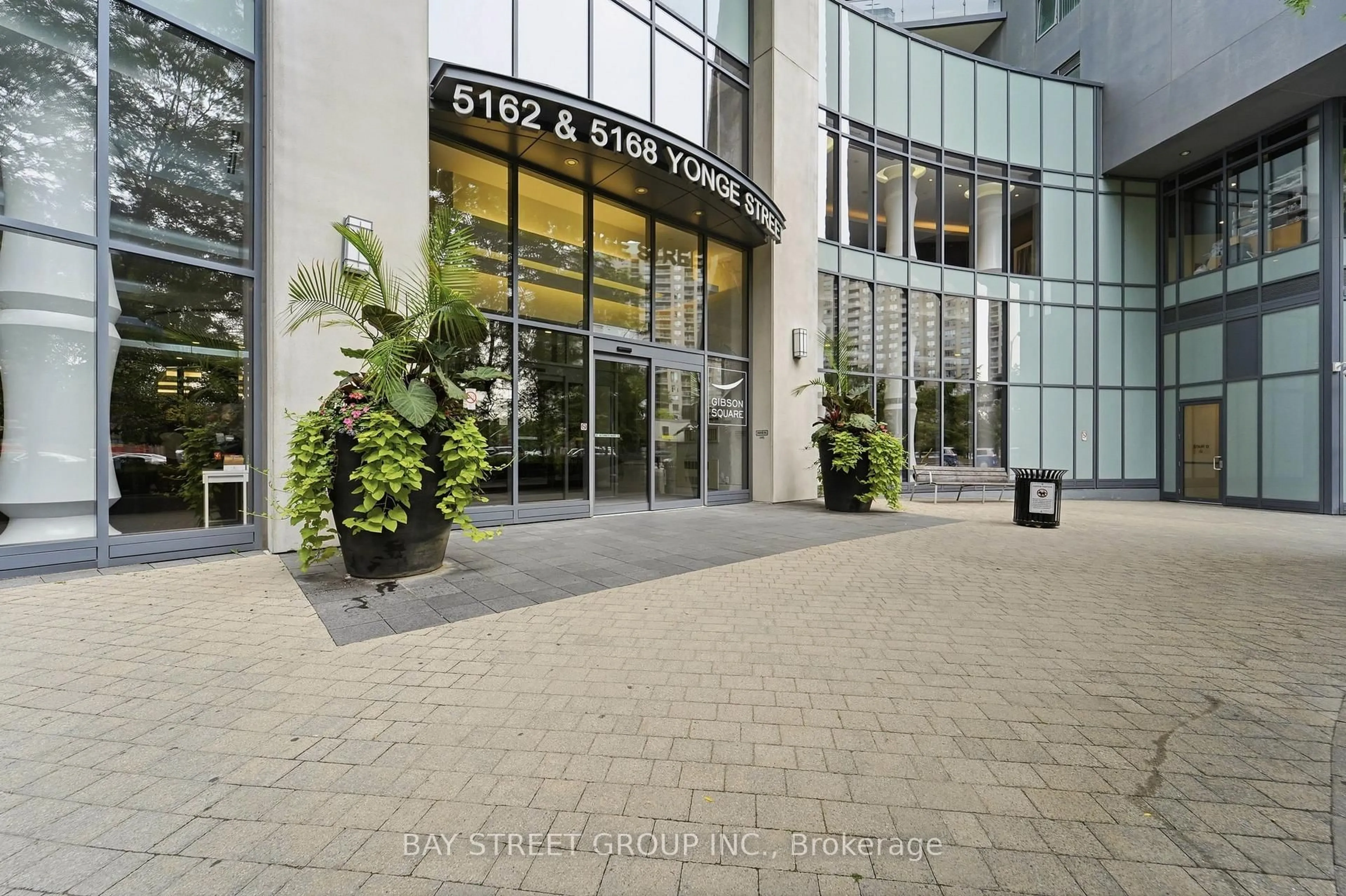 Indoor foyer for 5168 Yonge St #3602, Toronto Ontario M2N 0G1