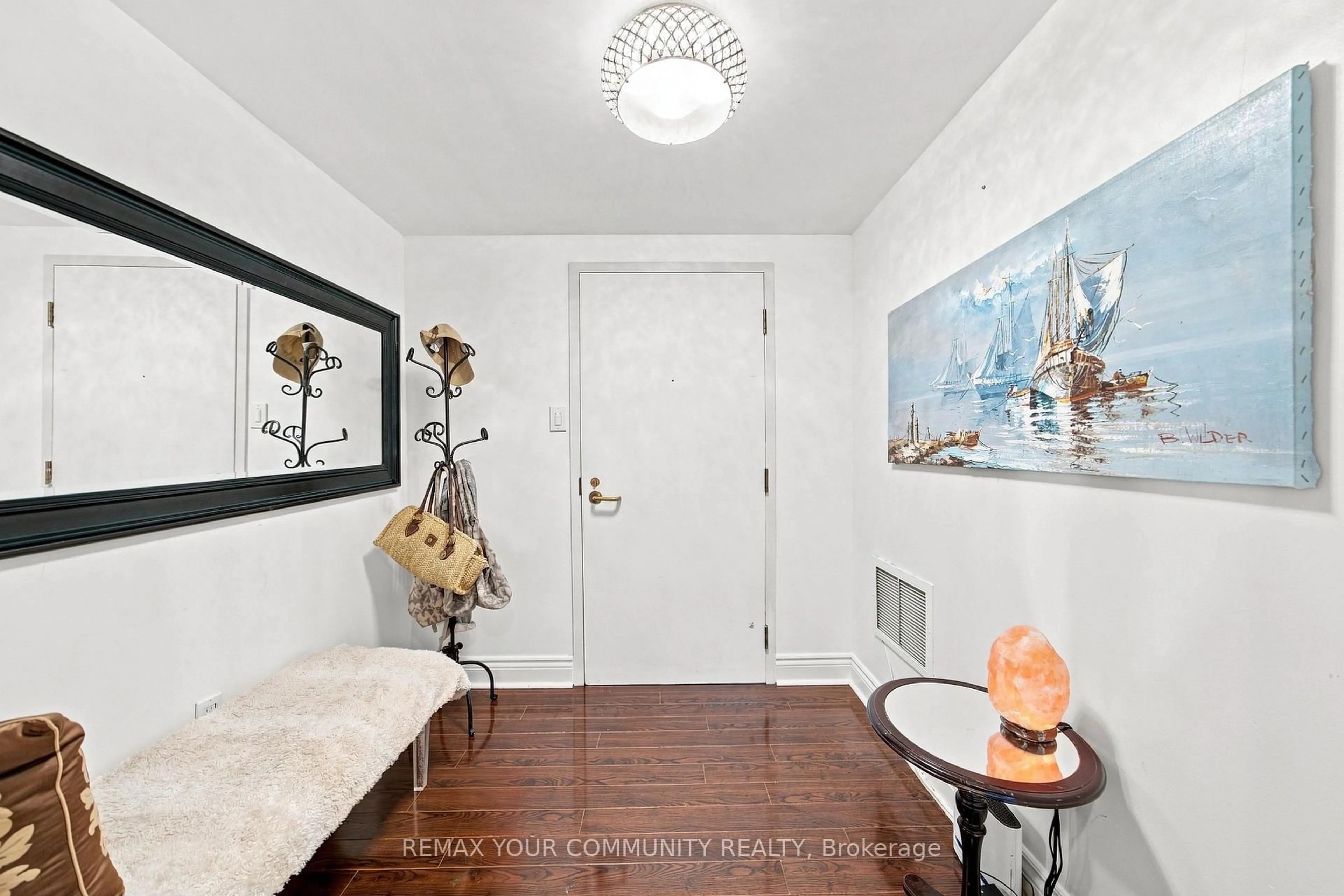 Indoor entryway for 251 Queens Quay #705, Toronto Ontario M5J 2N6