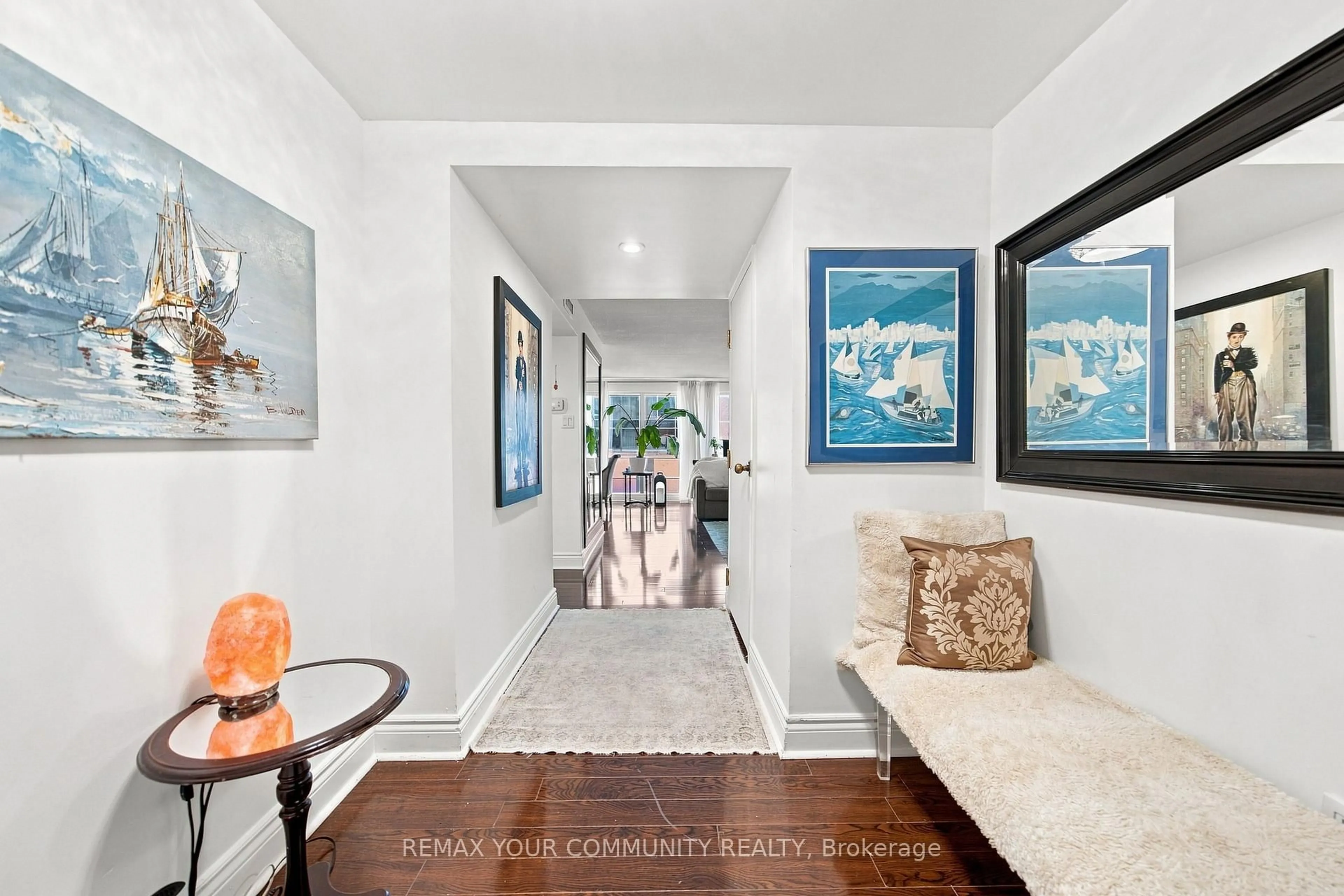 Indoor entryway for 251 Queens Quay #705, Toronto Ontario M5J 2N6