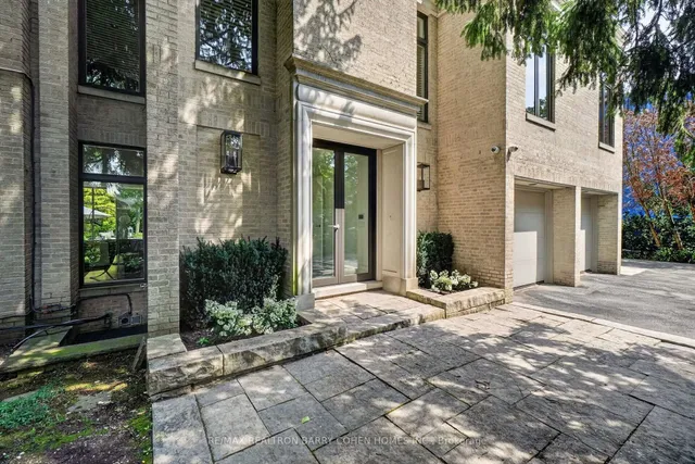 12 Tudor Gate, Toronto 3