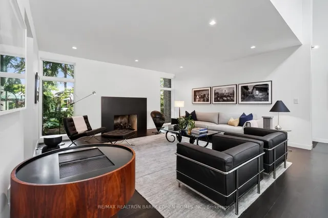 12 Tudor Gate, Toronto 5