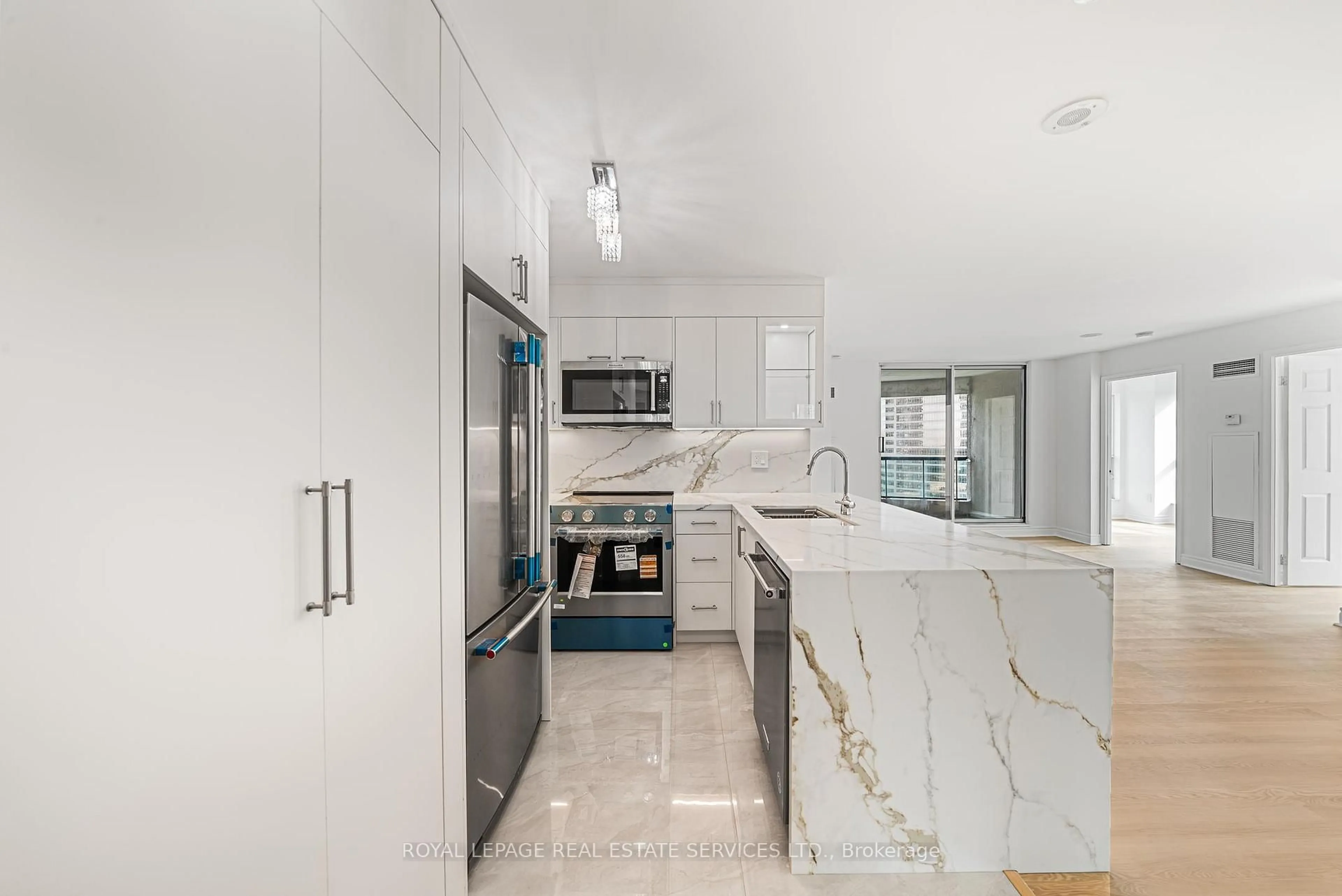 Contemporary kitchen, ceramic/tile floor for 7 Lorraine Dr #1912, Toronto Ontario M2N 7H2