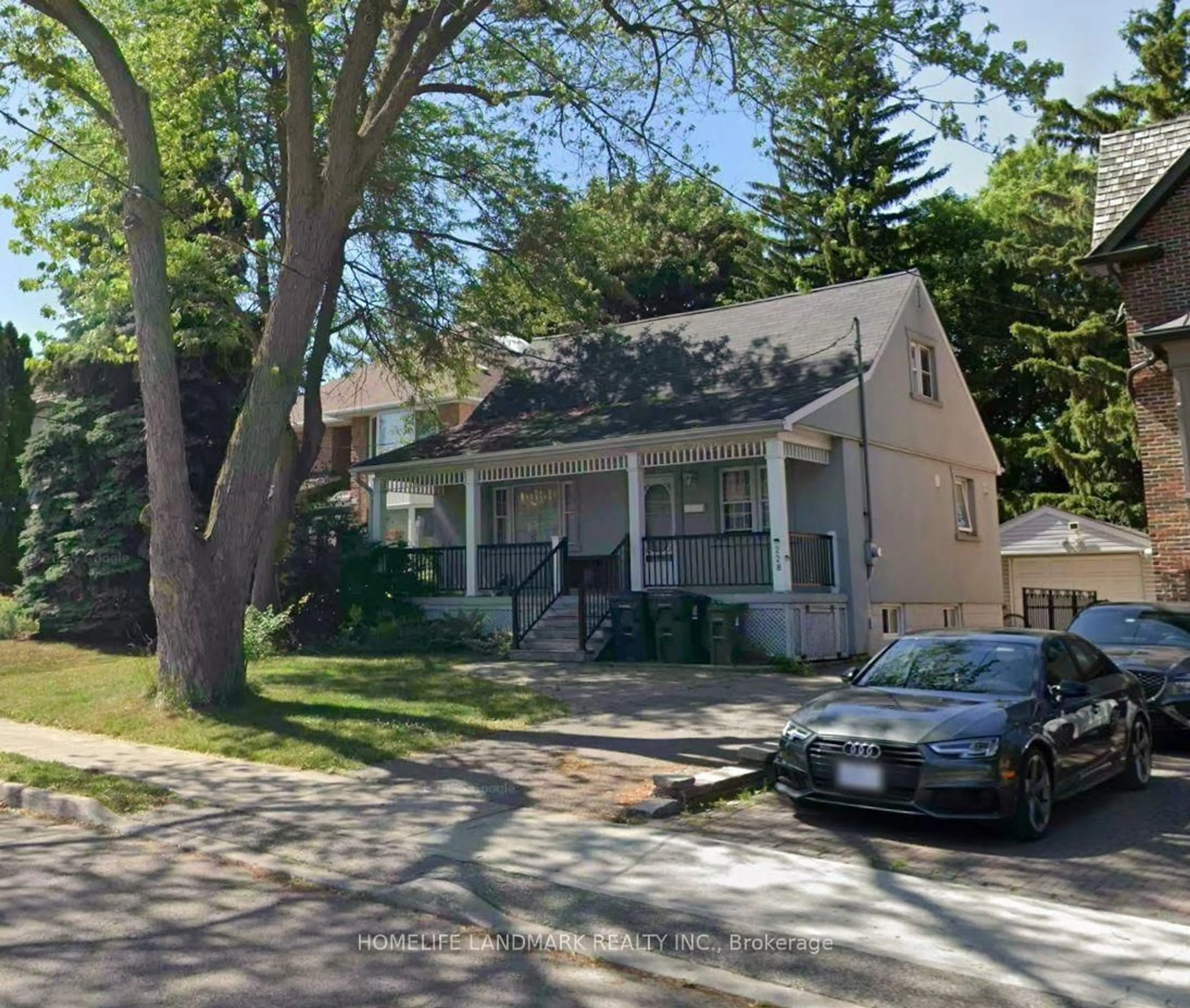 Home with vinyl exterior material, street for 228 Hollywood Ave, Toronto Ontario M2N 3K6