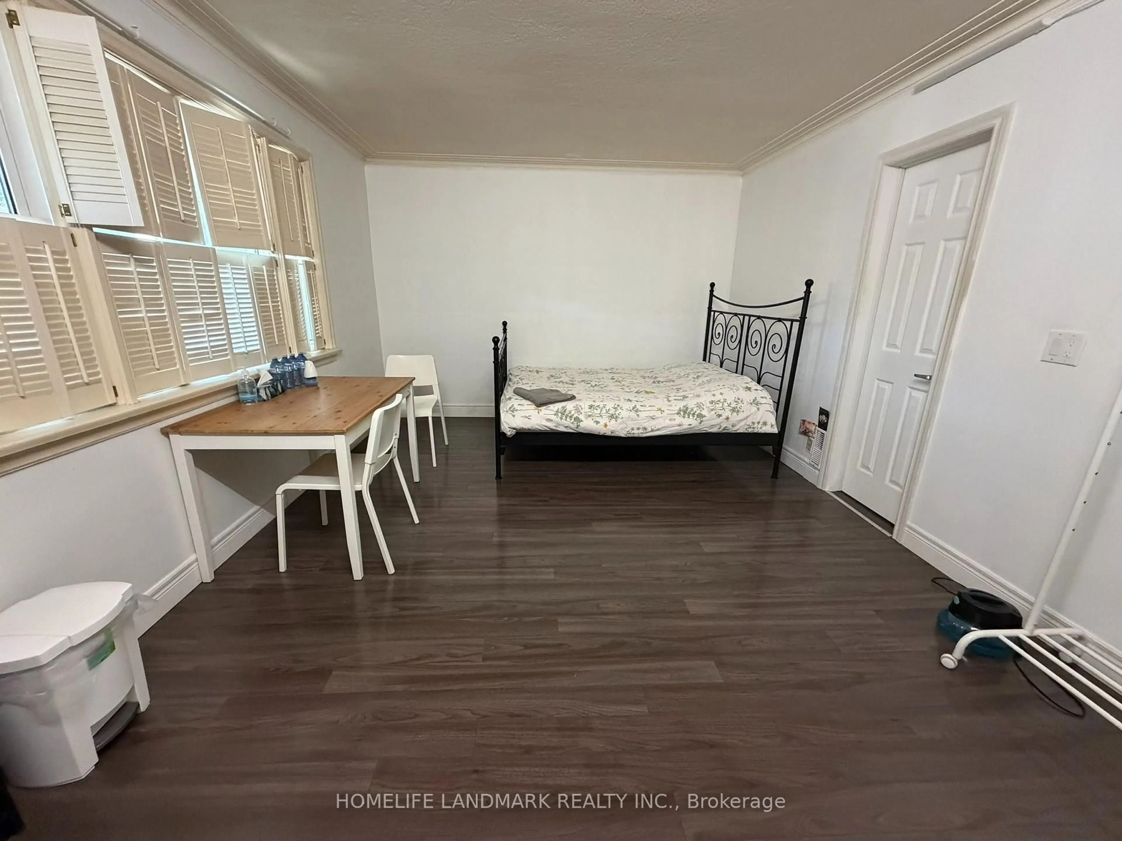A pic of a room for 228 Hollywood Ave, Toronto Ontario M2N 3K6