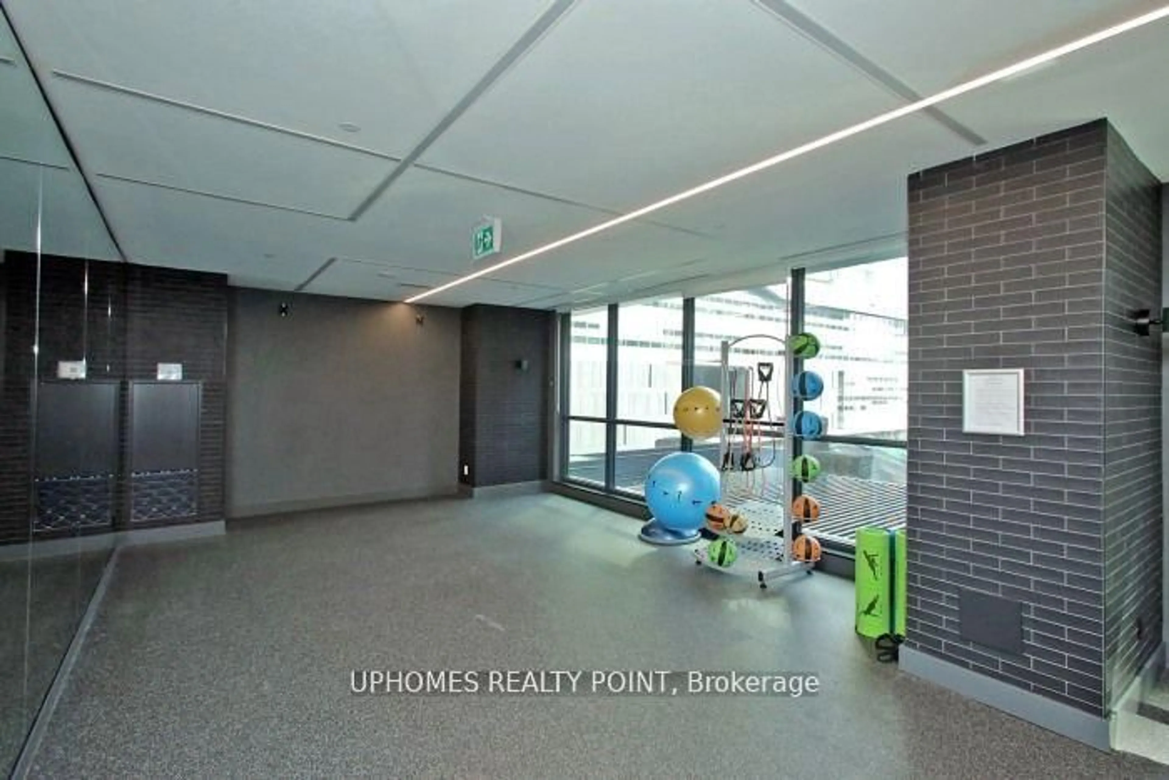 Indoor foyer for 327 King St #2708, Toronto Ontario M5V 1J5