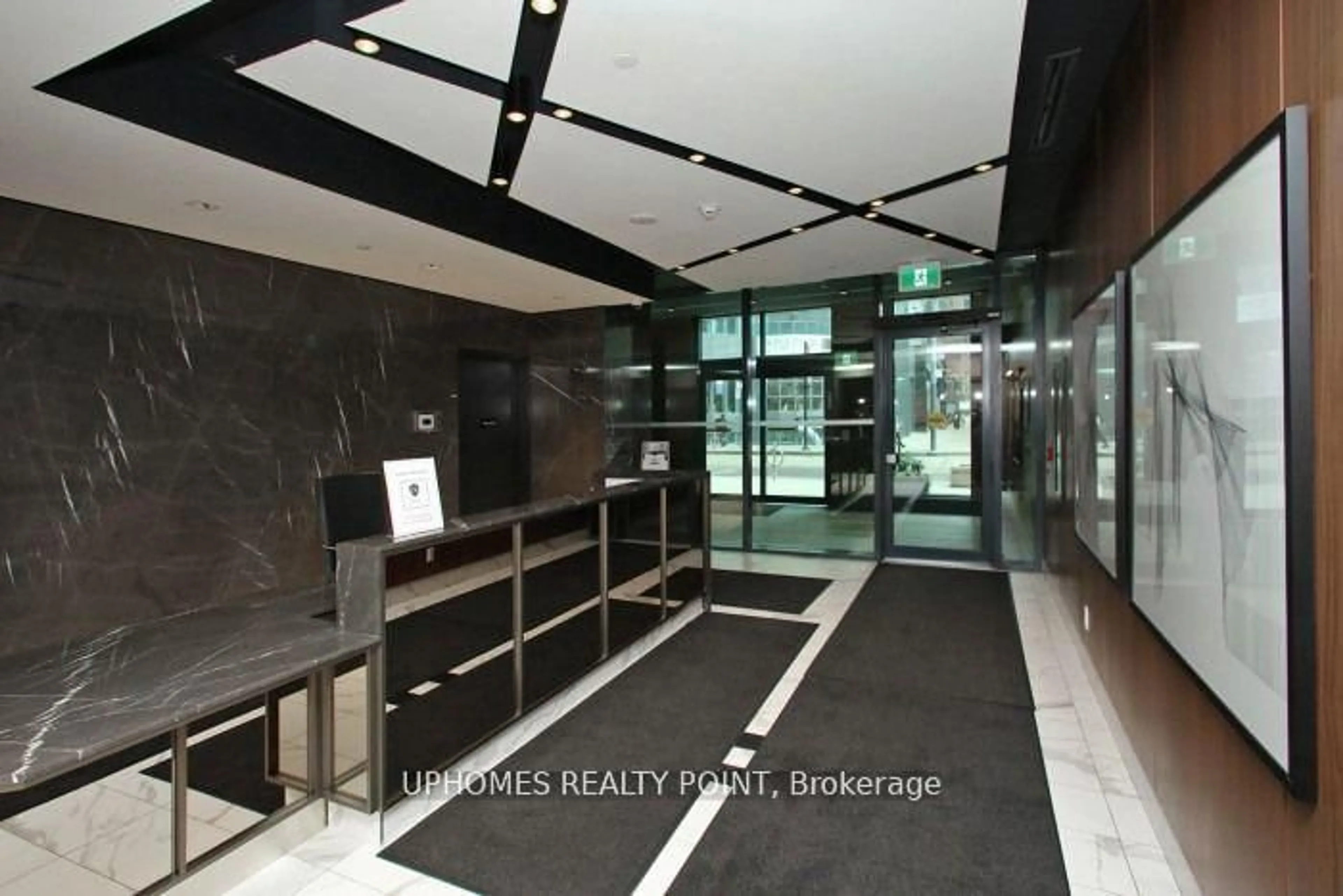 Indoor foyer for 327 King St #2708, Toronto Ontario M5V 1J5