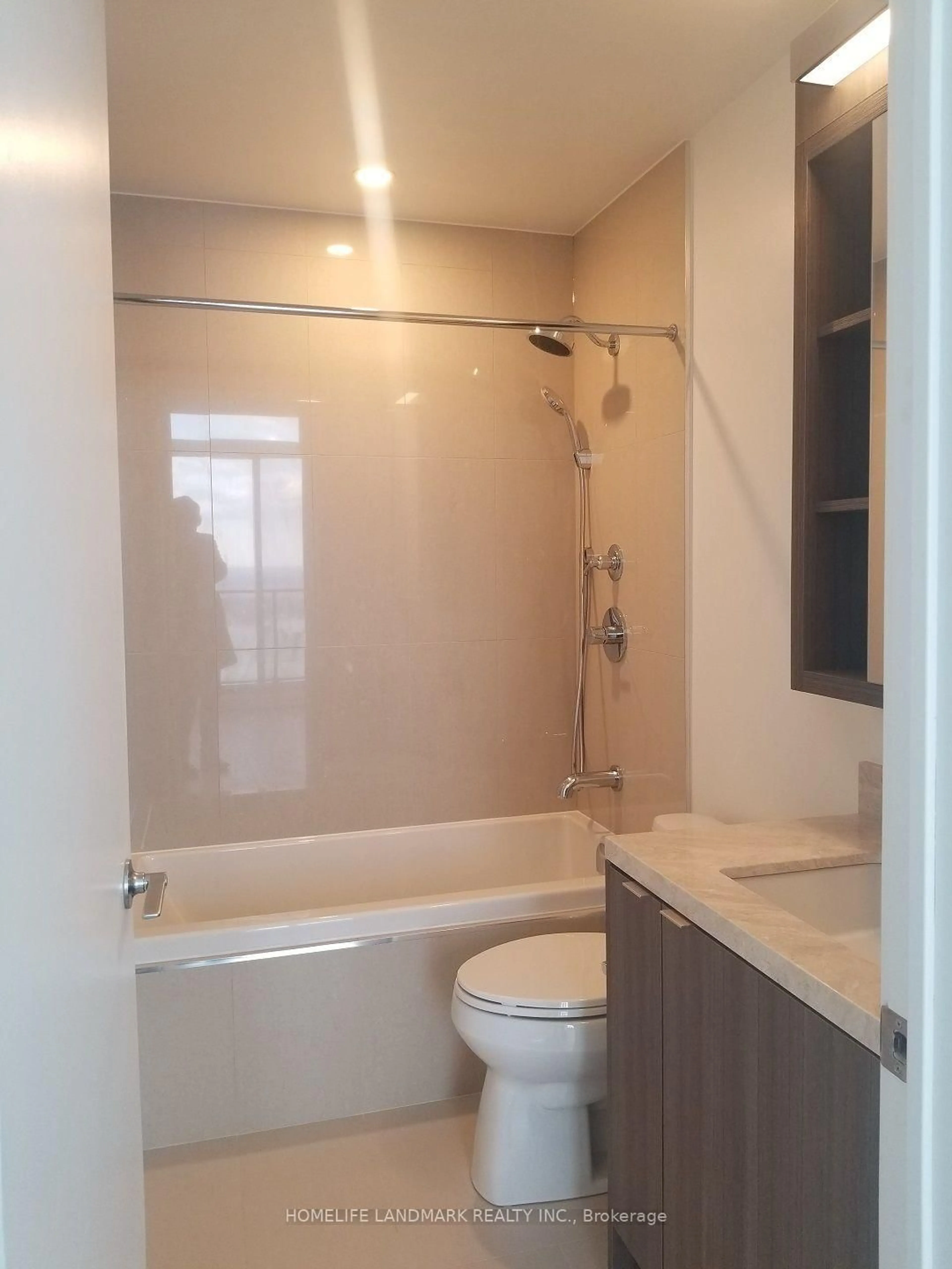 Standard bathroom, ceramic/tile floor for 125 Blue Jays Way #5301, Toronto Ontario M5V 0N5