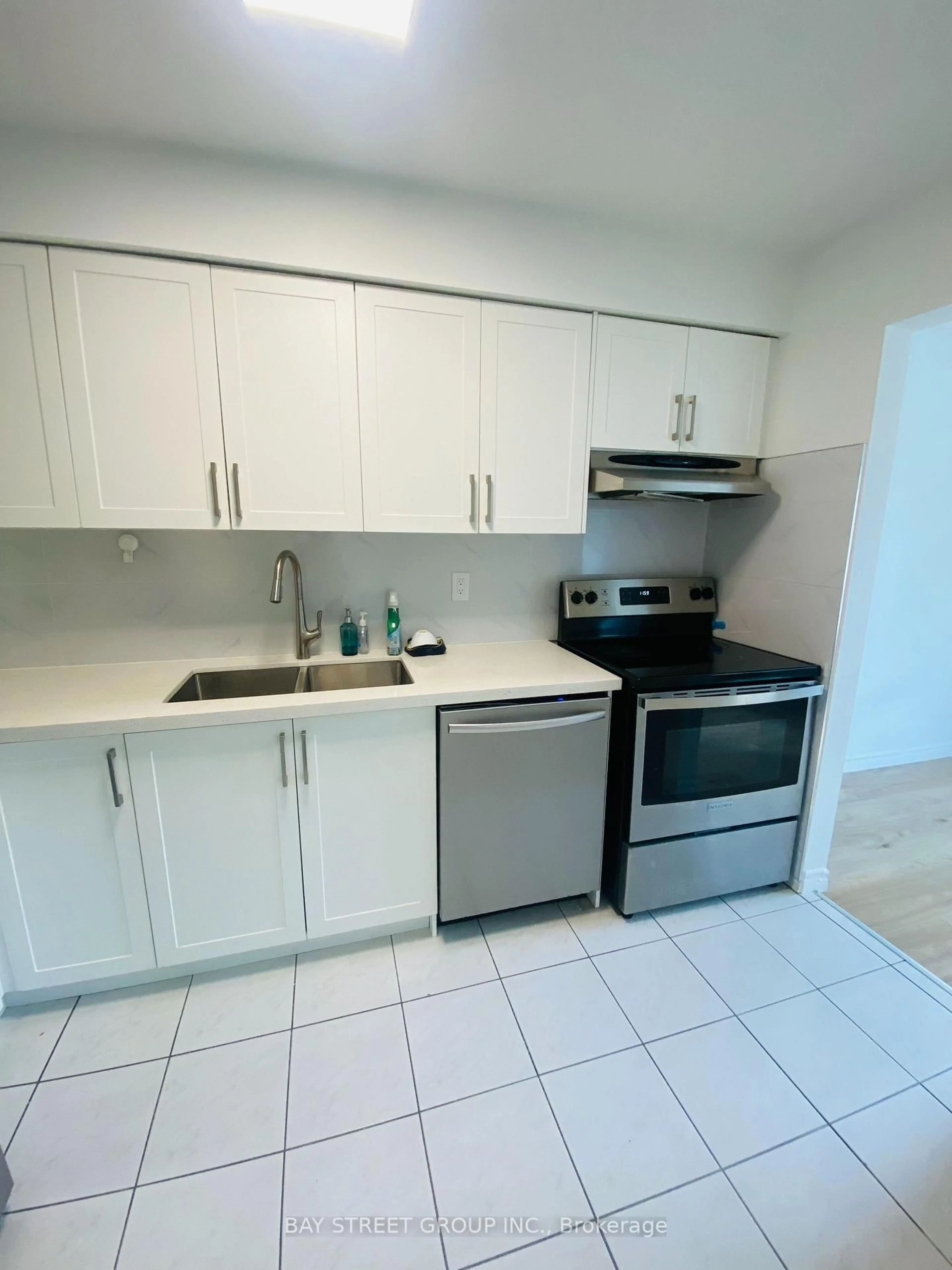Standard kitchen, unknown for 44 Woody Vine Way, Toronto Ontario M2J 4H6