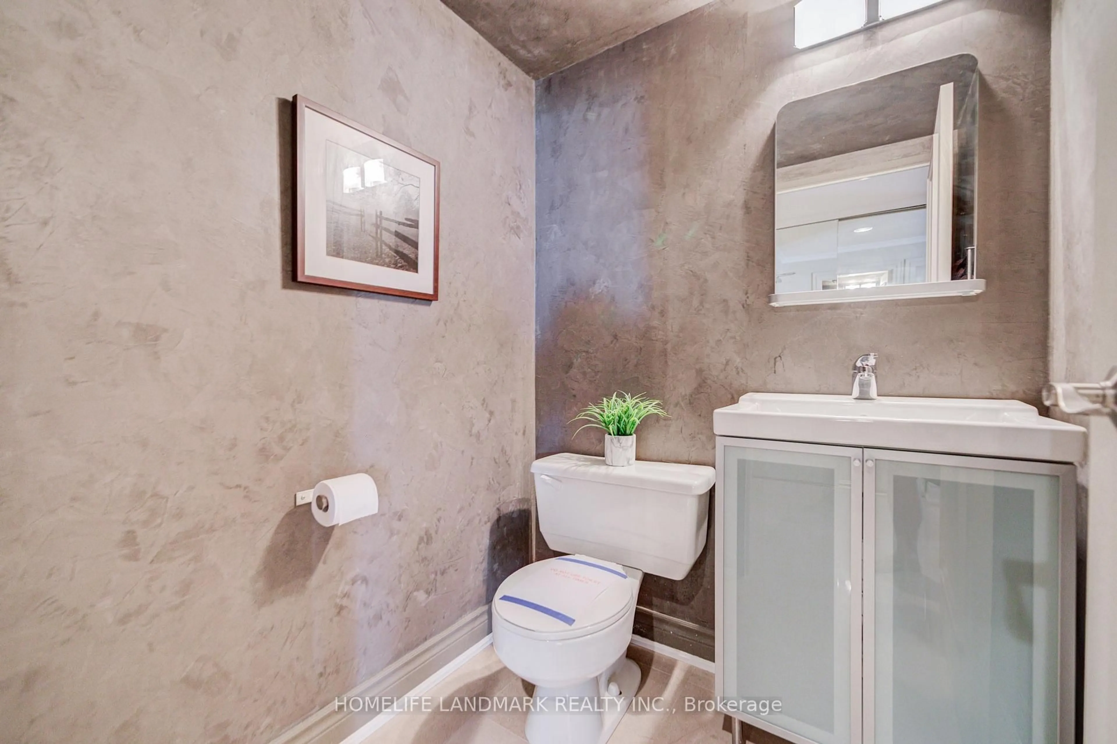 Standard bathroom, ceramic/tile floor for 10 Kenneth Ave #PH 05, Toronto Ontario M2N 6K6