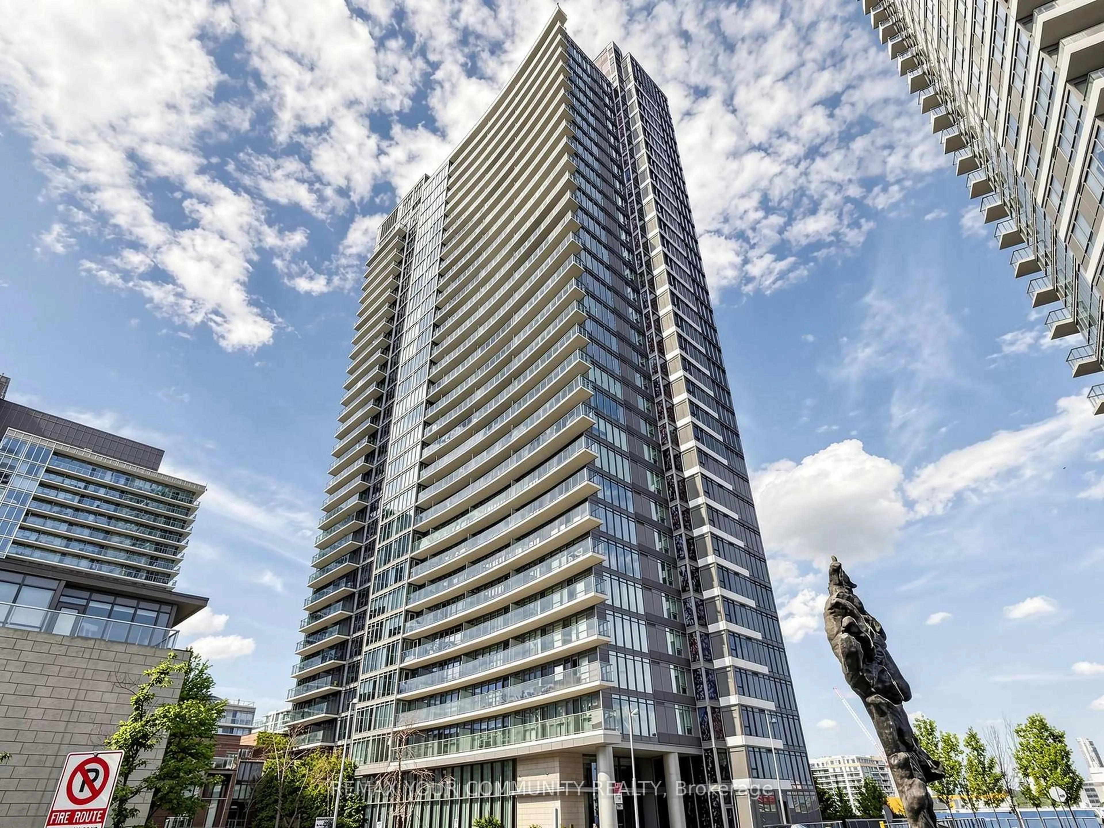 Indoor foyer for 121 Mcmahon Dr #3302, Toronto Ontario M2K 0C1