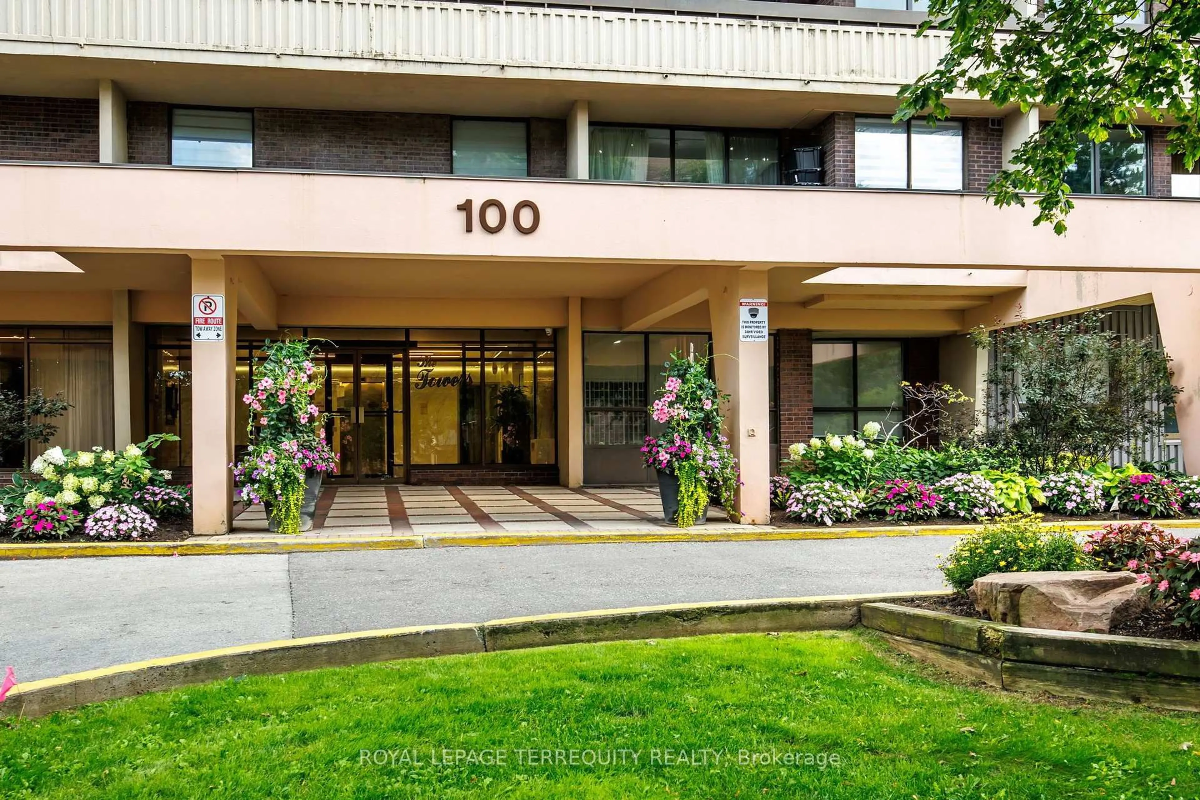 Indoor foyer for 100 Canyon Ave #1203, Toronto Ontario M3H 5T9