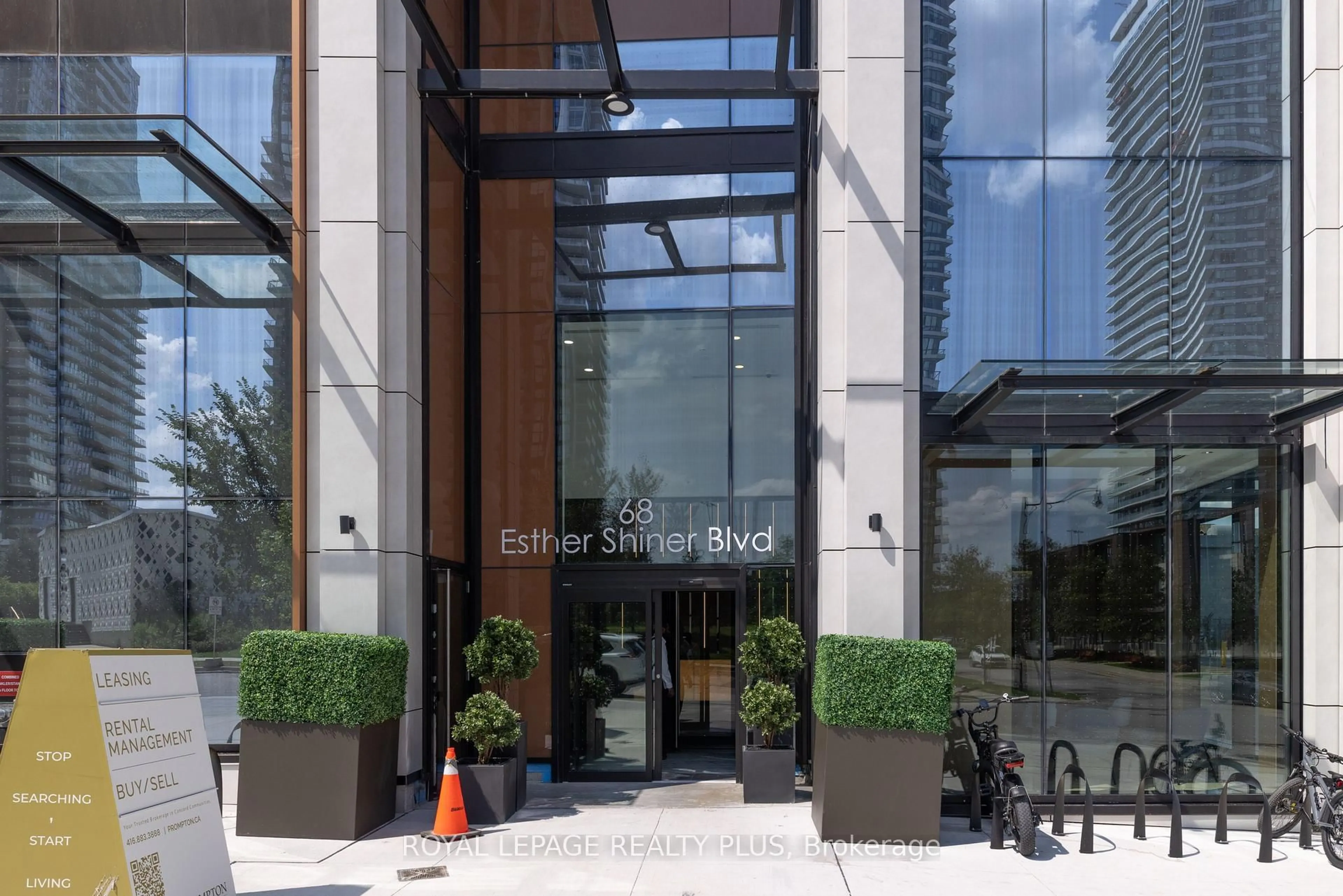 Indoor foyer for 68 Esther Shiner Blvd #662, Toronto Ontario M2K 0J6