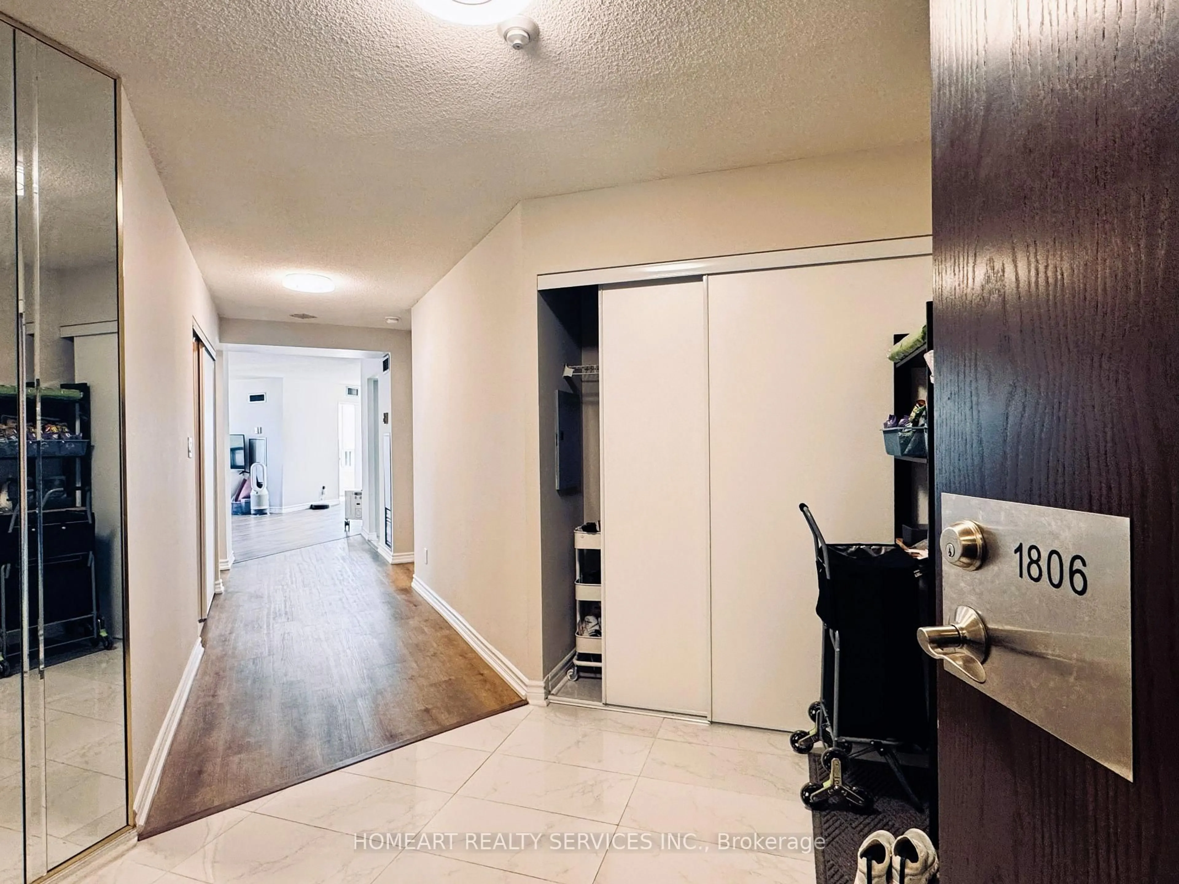 Indoor entryway for 30 Greenfield Ave #1806, Toronto Ontario M2N 6N3