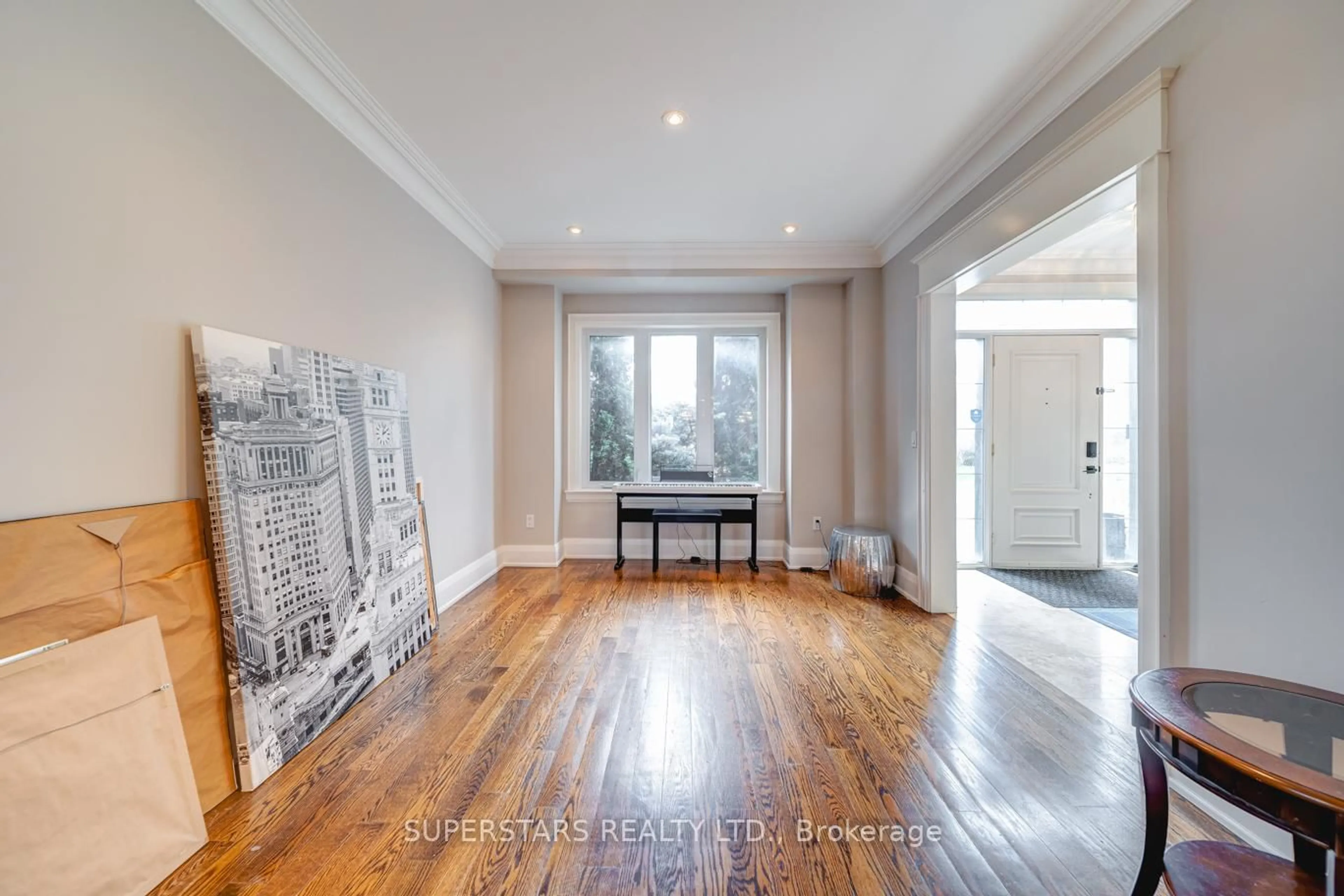 Indoor entryway for 176 Homewood Ave, Toronto Ontario M2M 1K5