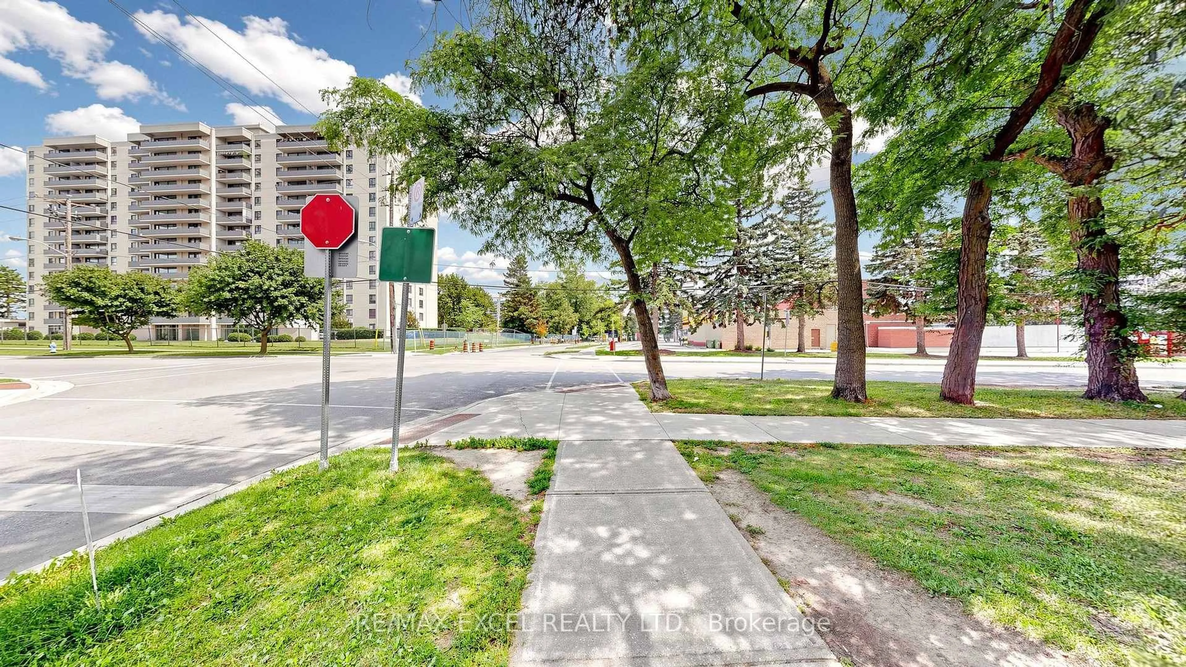 Parking for 1101 Steeles Ave #Ph103, Toronto Ontario M2R 3W5