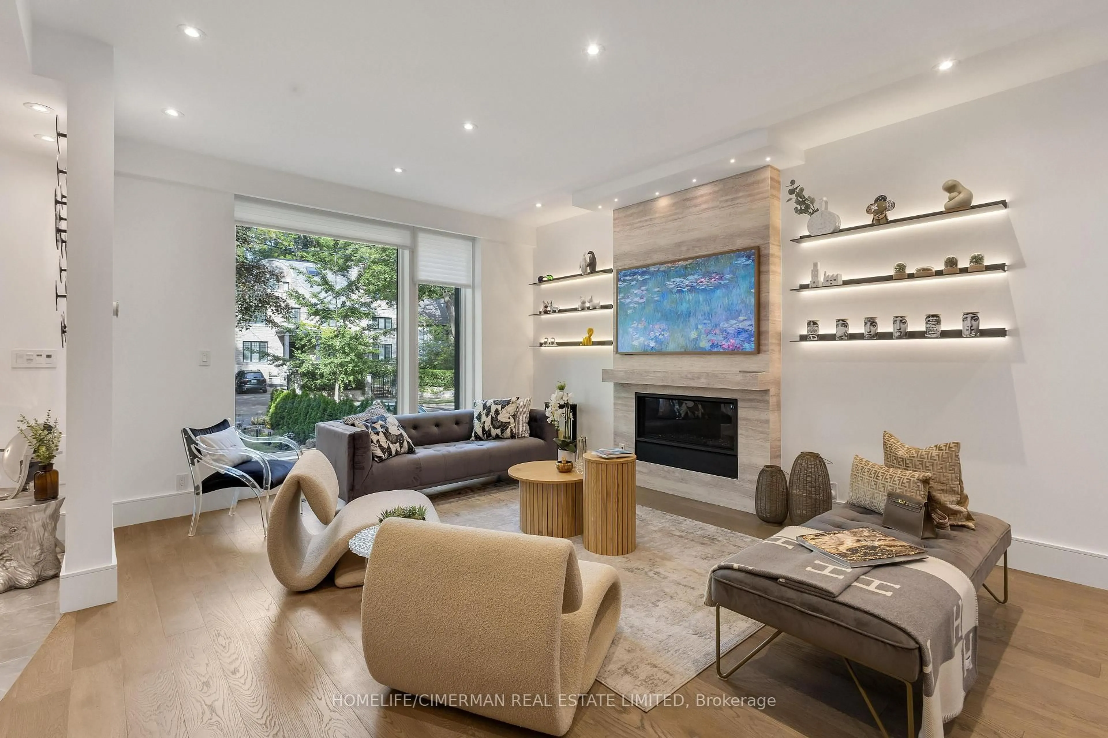 Living room with furniture, unknown for 124 Lyndhurst Ave, Toronto Ontario M5R 2Z9