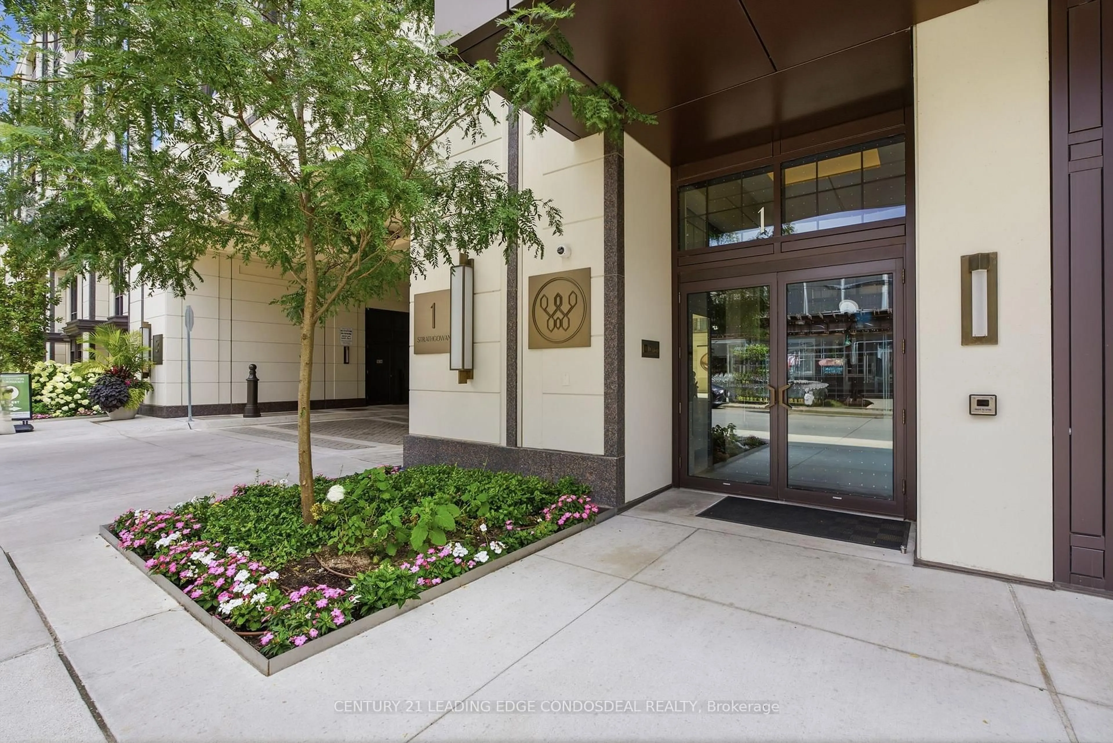 Indoor foyer for 1 Strathgowan Ave #503, Toronto Ontario M4N 0B3