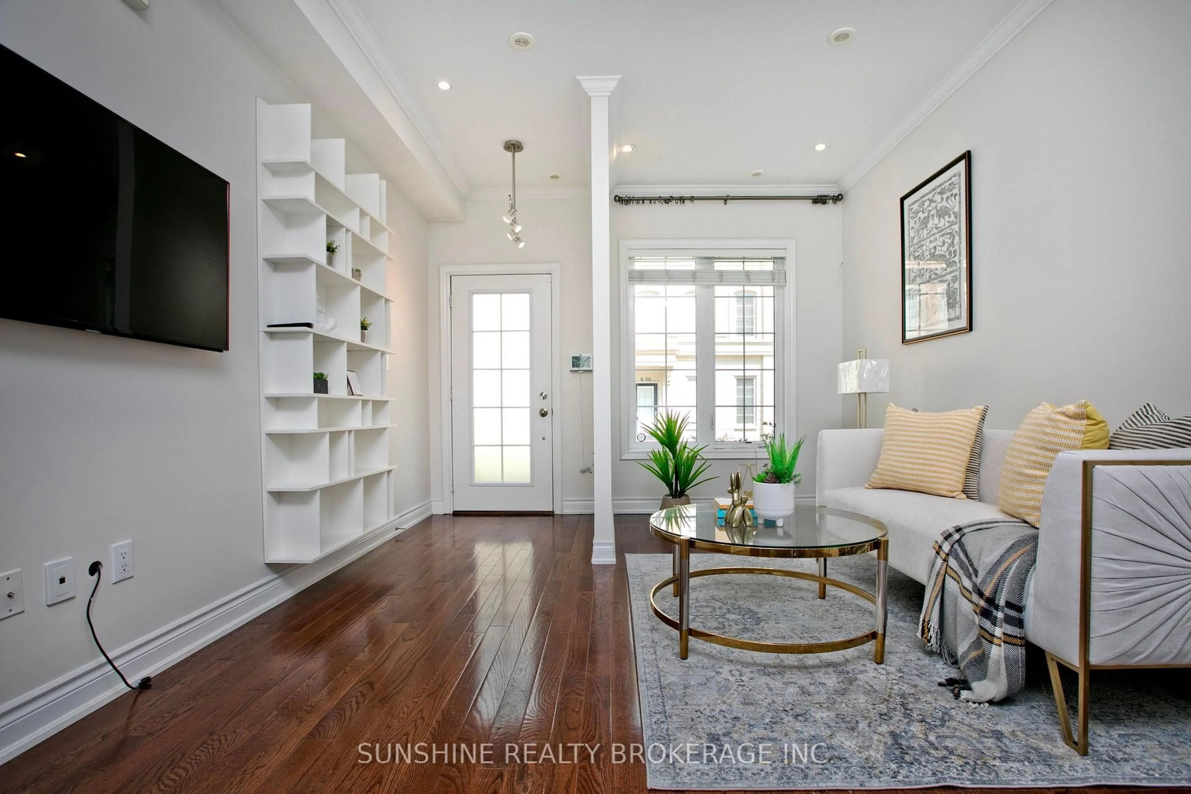 Indoor entryway for 20 Hargrave Lane #12, Toronto Ontario M4N 0A4