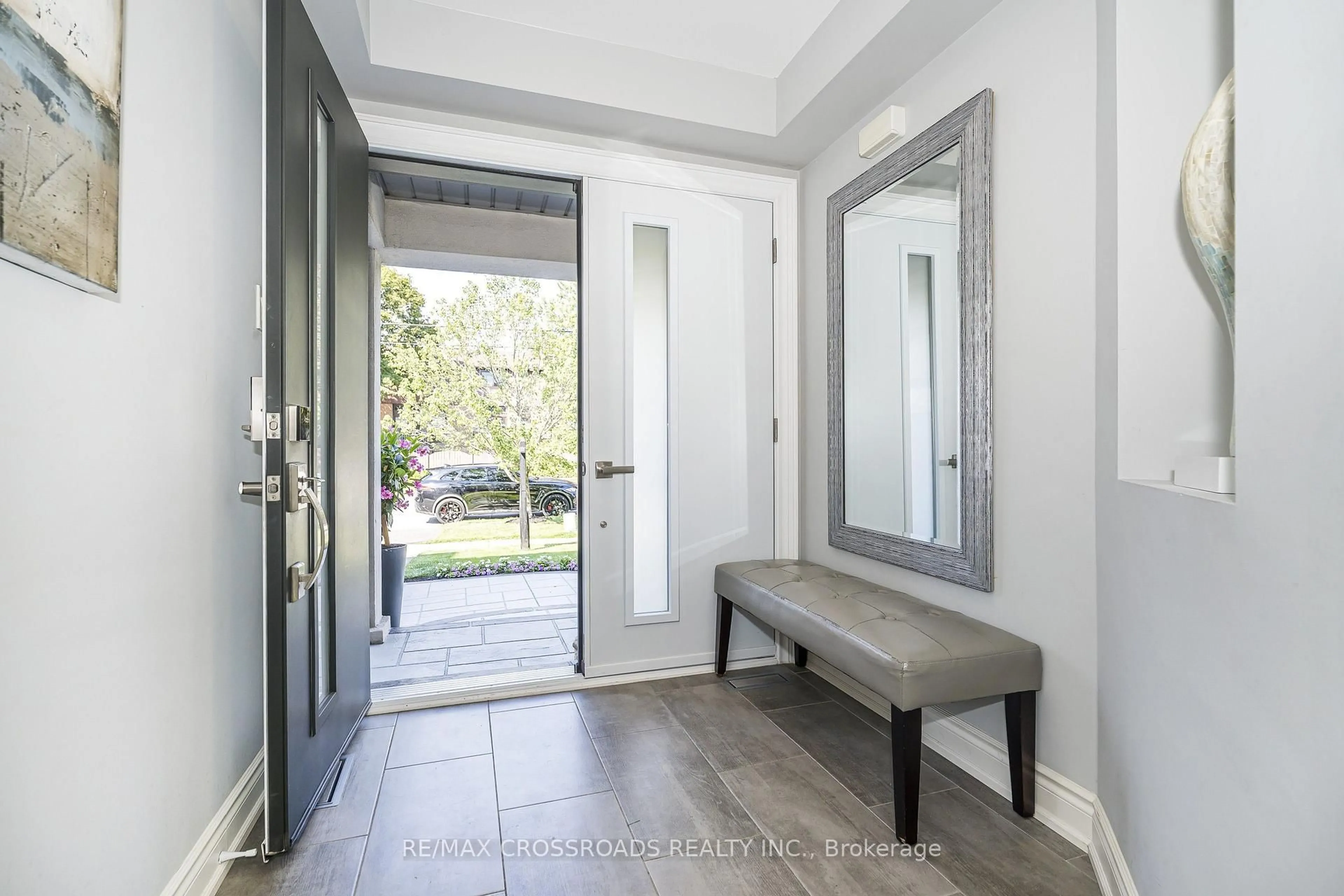 Indoor entryway for 21A Brian Dr, Toronto Ontario M2J 3X8