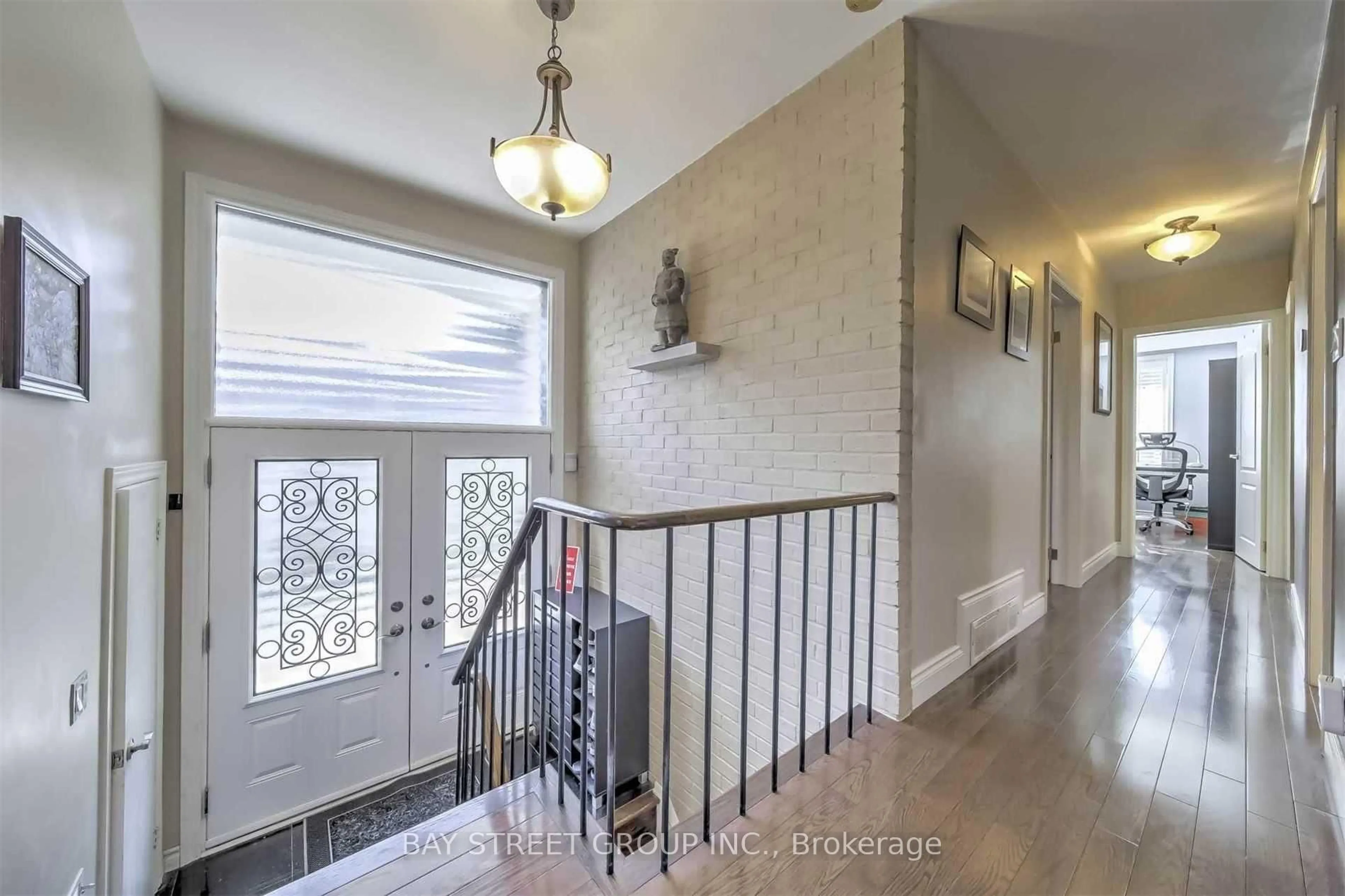Indoor entryway for 33 Heathview Ave, Toronto Ontario M2K 2C2